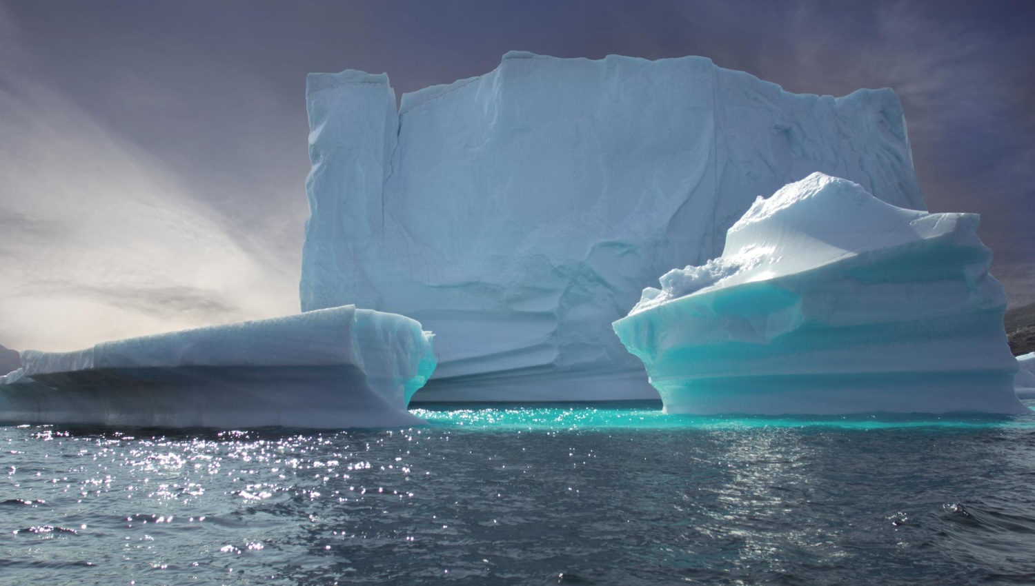 Le plus grand iceberg du monde, 2 fois plus grand que le Royaume-Uni, se dirige droit vers la terre