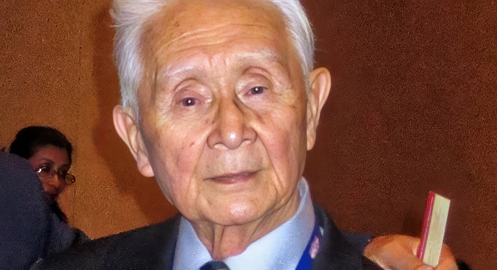 Le jeune légiste et l'icône mondiale