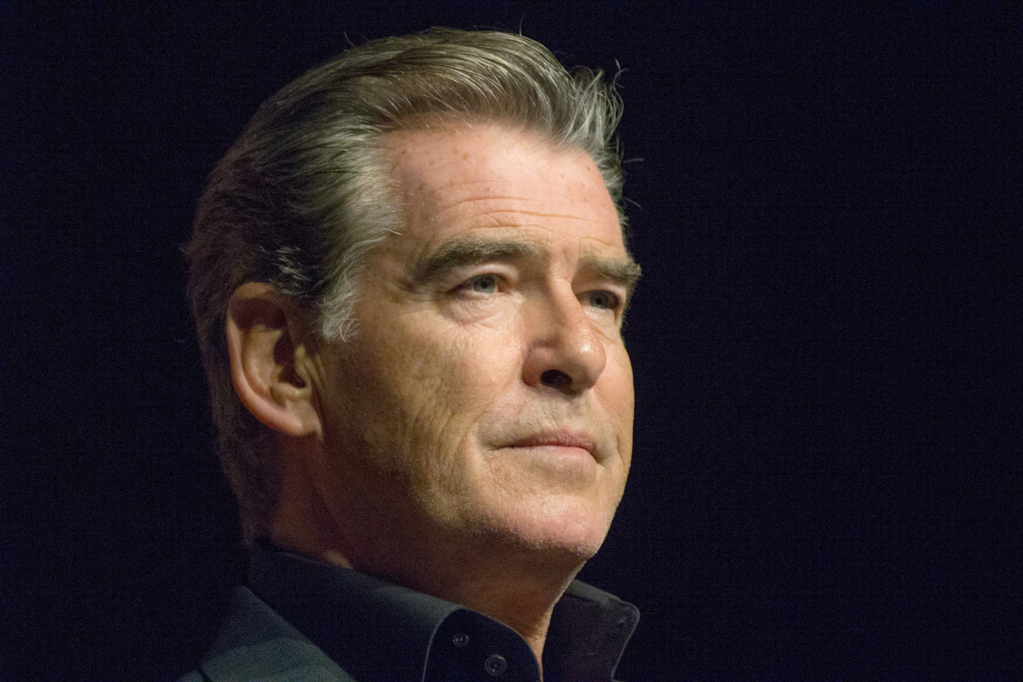Pierce Brosnan affirme que le prochain James Bond &quot;doit être un homme&quot; après avoir suggéré qu’une femme pourrait incarner le rôle