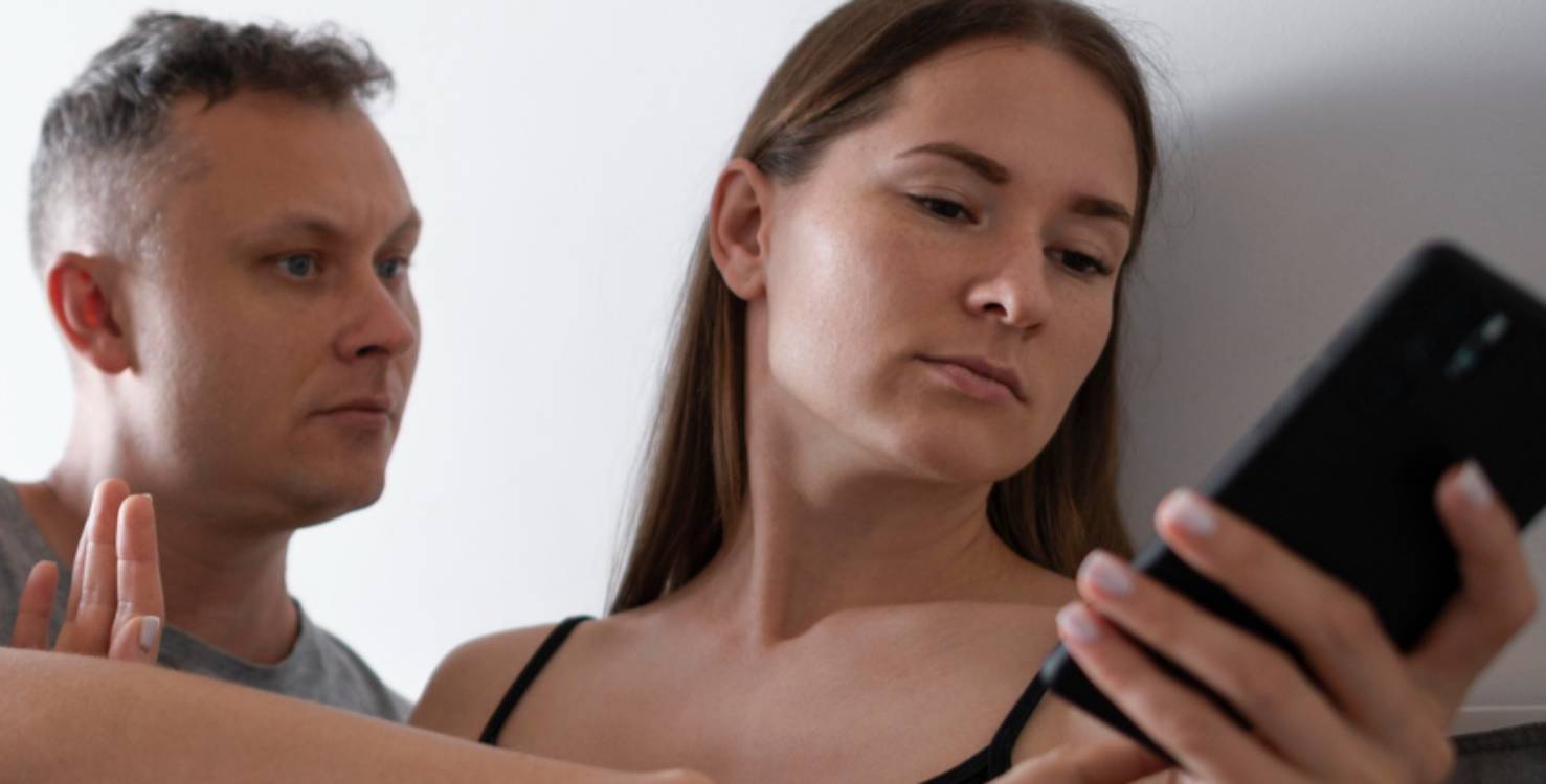 Une détective privée révèle la phrase qui signifie que votre partenaire vous trompe