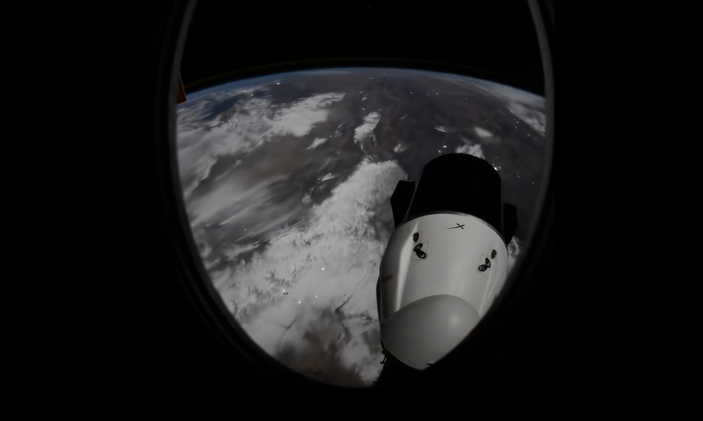 La contre-attaque des complotistes : 'C'est un faux !'