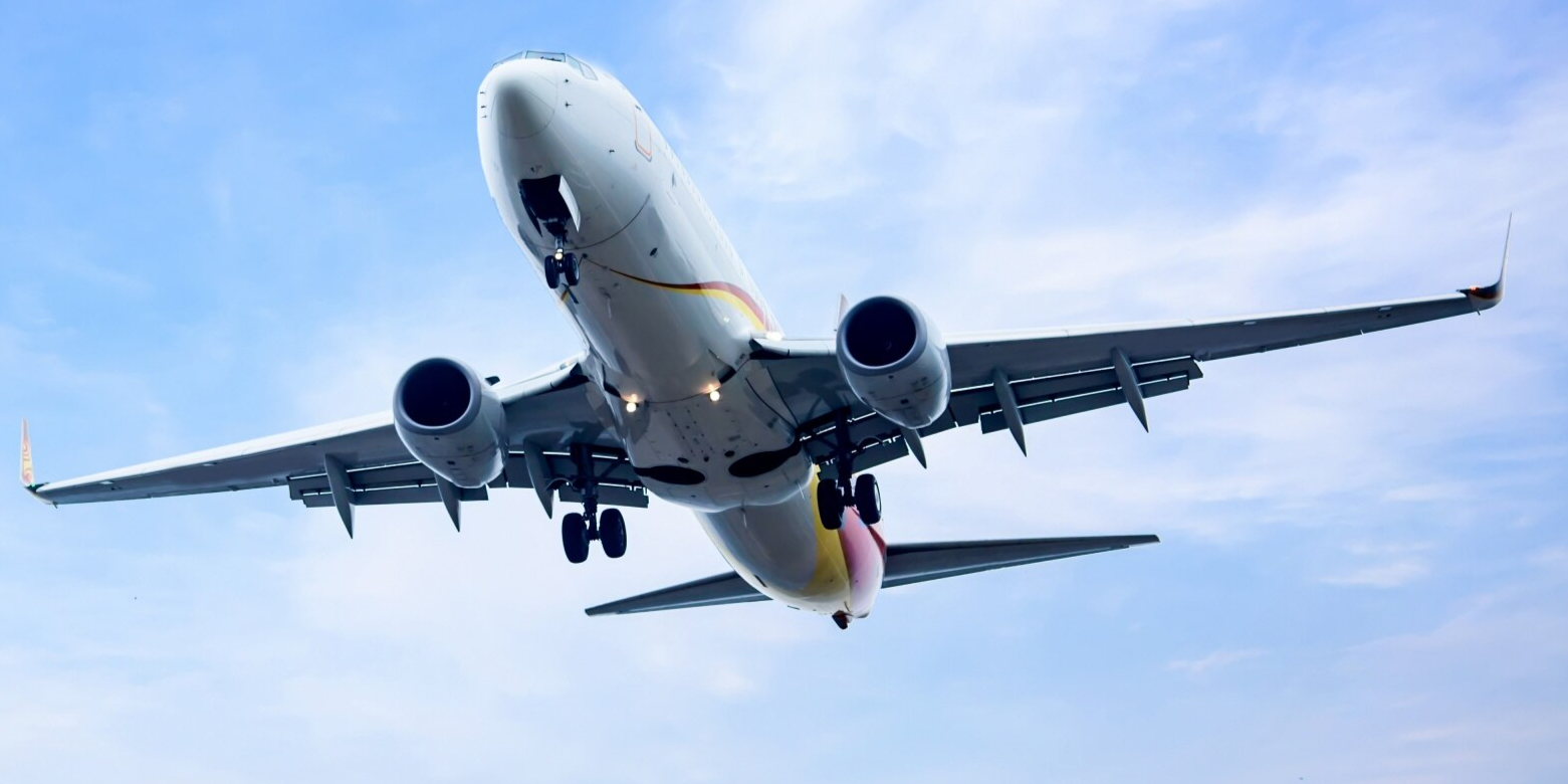 Un pilote explique la raison bizarre pour laquelle les avions semblent &#039;tomber&#039; au décollage