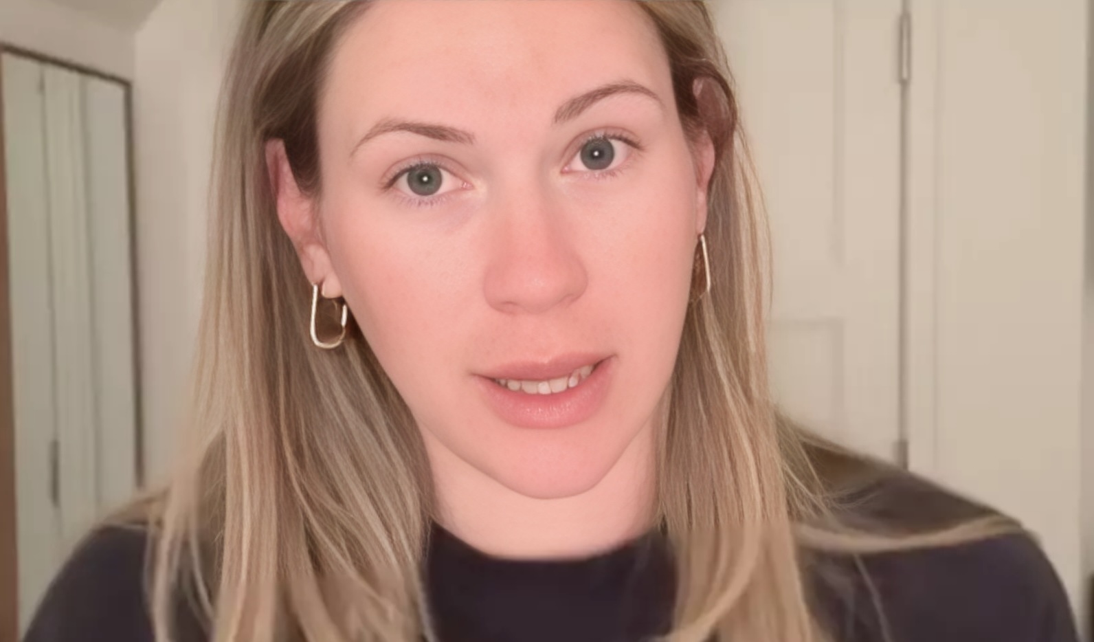 À cause de sa maladie, une femme provoque l’annulation d’un vol et présente ses excuses