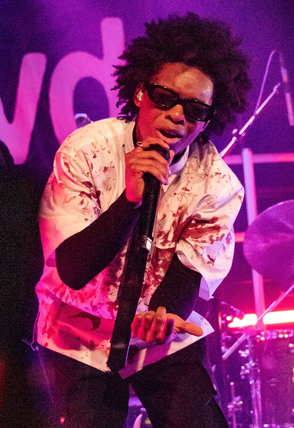 Le chanteur, simple propriétaire ou plus ?