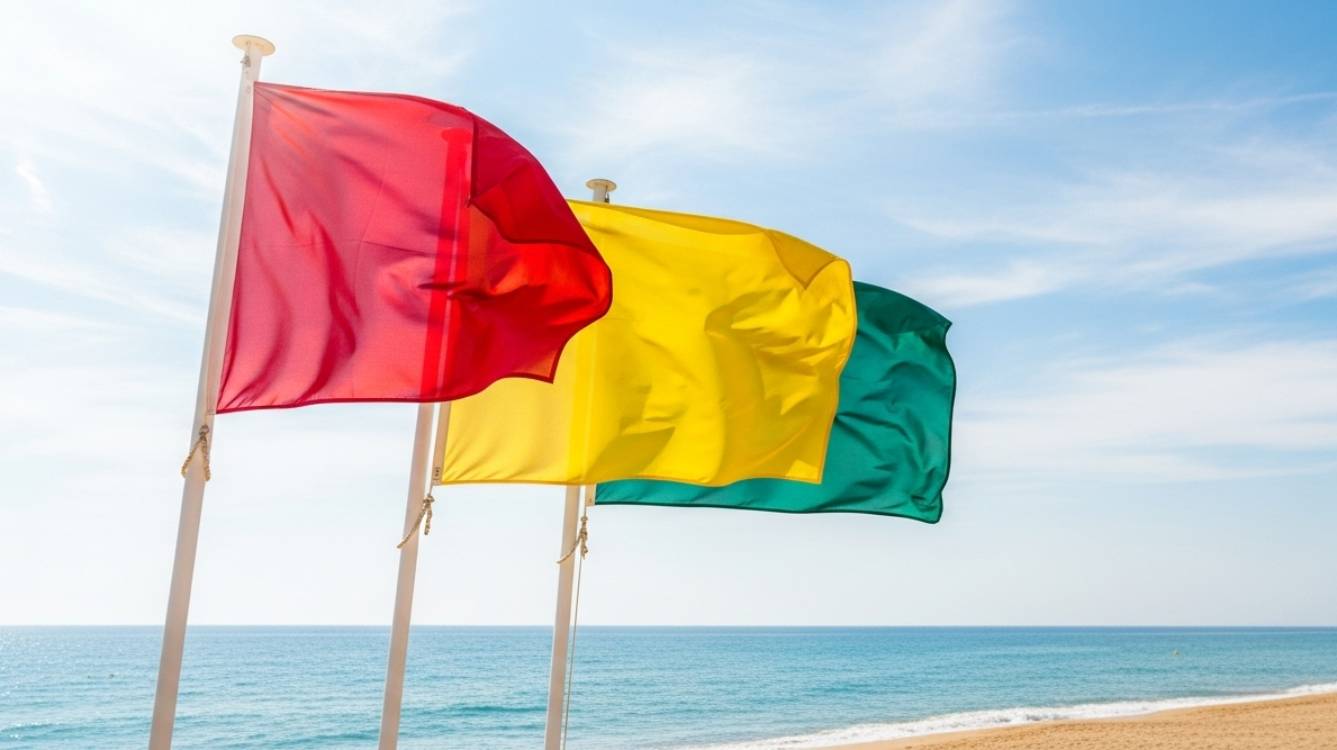 Que signifient les couleurs des drapeaux sur la plage ? Un petit guide de sécurité