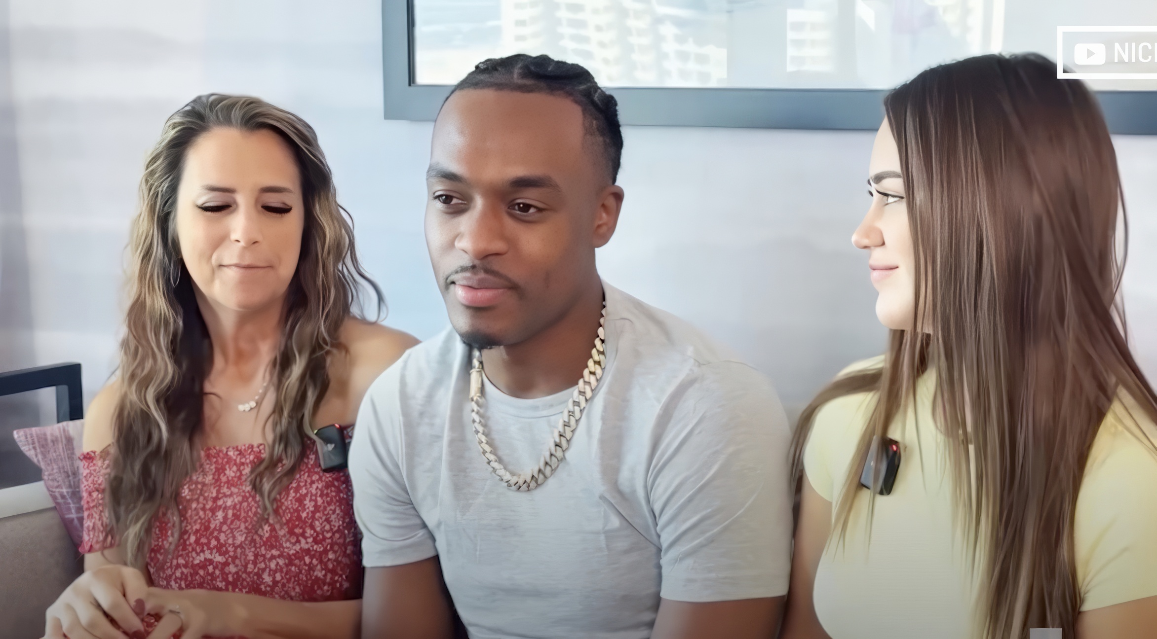 Le coup de théâtre : la relation à trois, elle, serait bien réelle