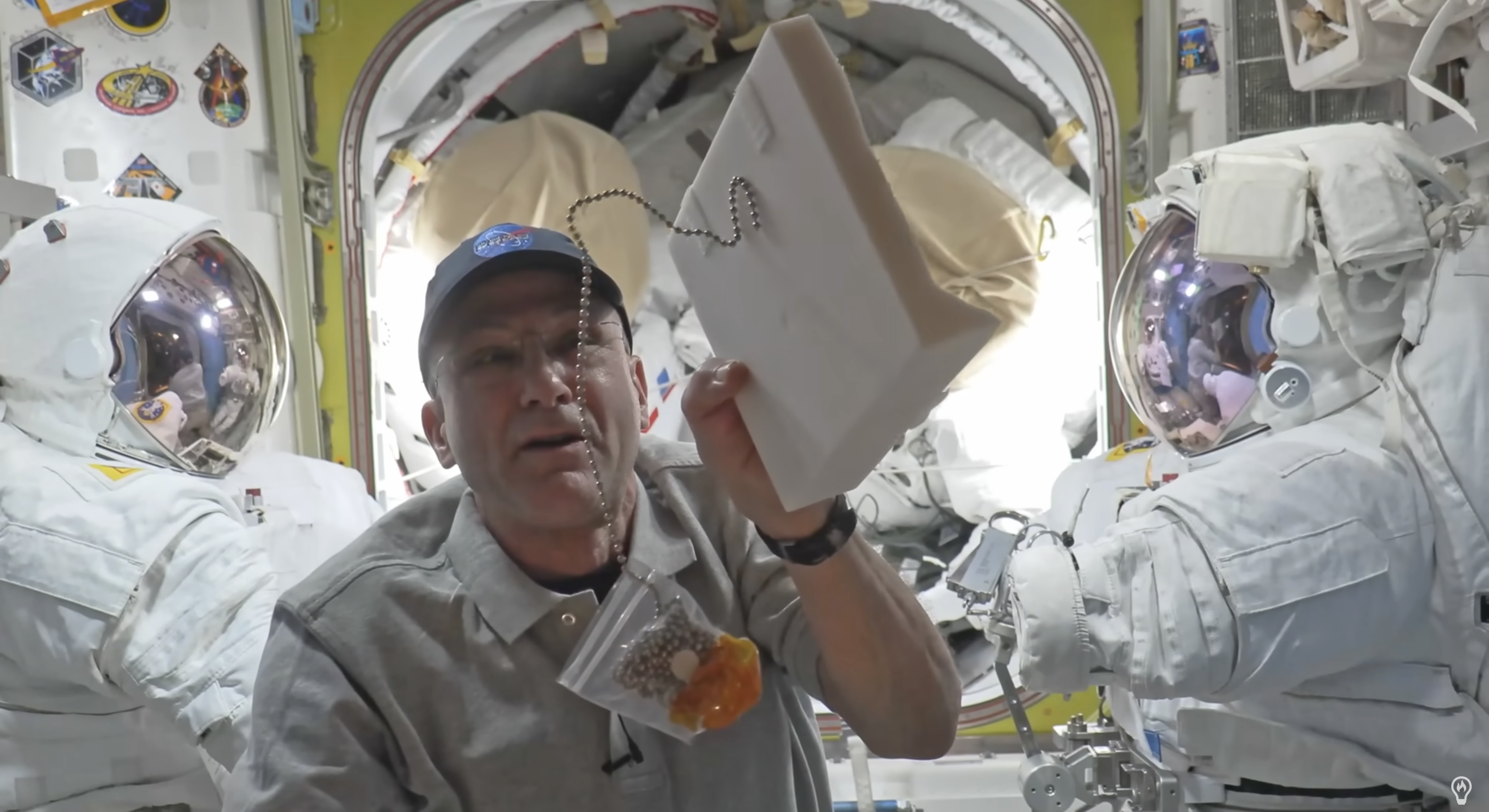 La NASA permet au YouTuber Steve Mould de tester sa “théorie étrange de la chaîne” dans l’espace.