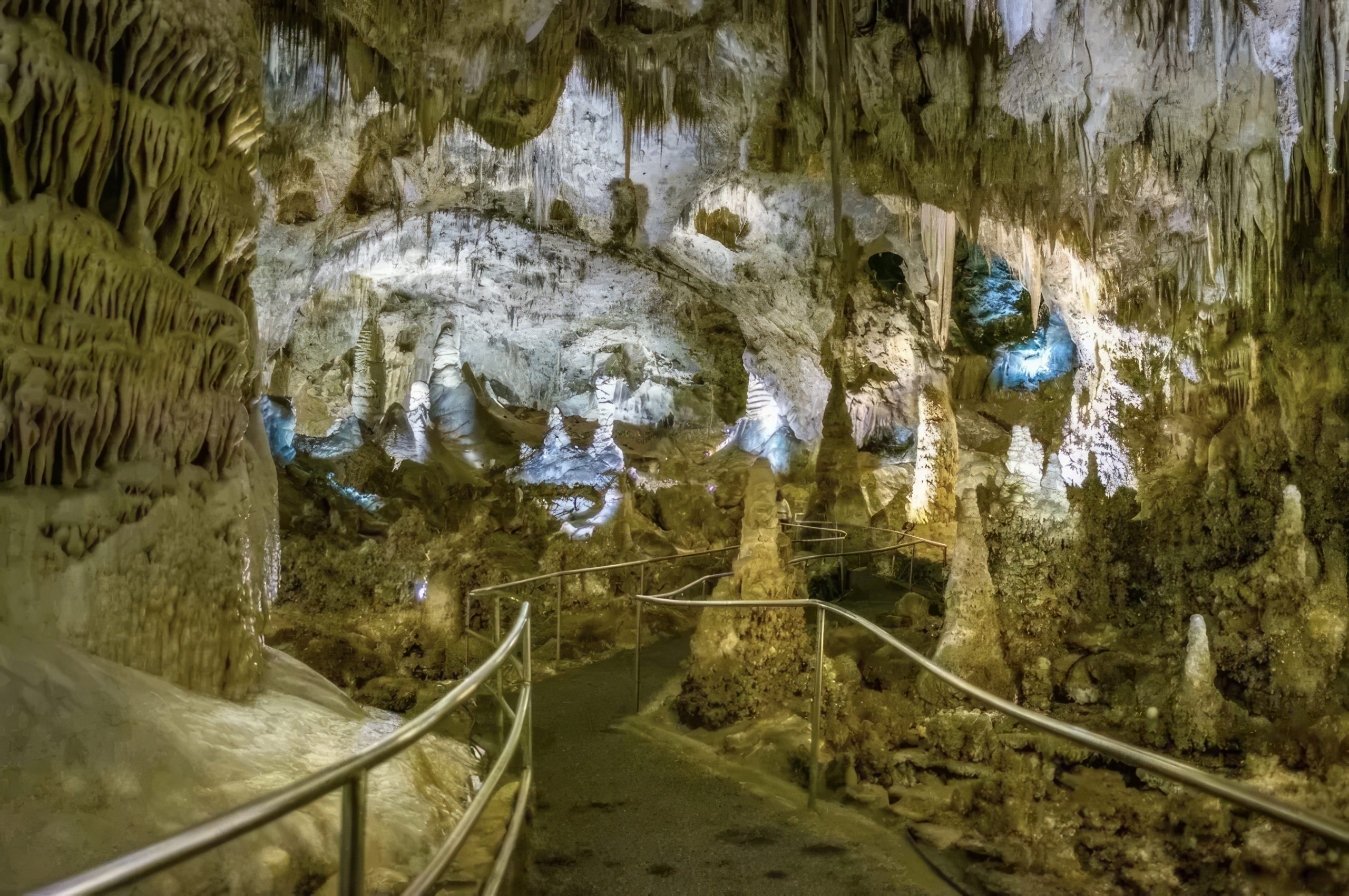 Que s'est-il passé exactement dans cette grotte ?