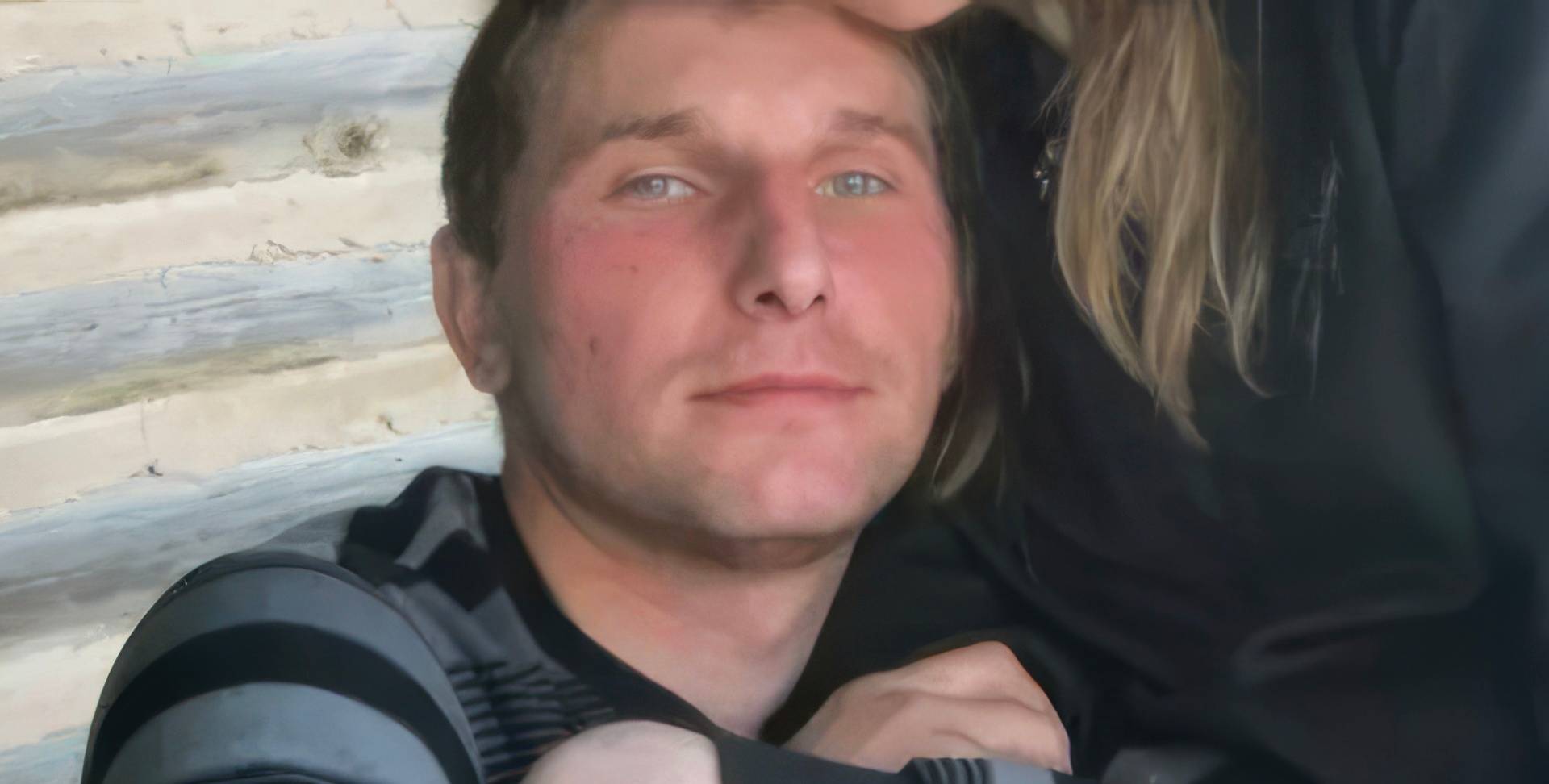 Un père force l’agresseur de sa fille à creuser sa propre tombe avant de mourir