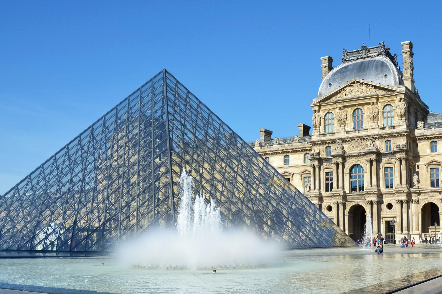 Ce qu&rsquo;il faut savoir sur les objets « inestimables » volés au Louvre ce week-end