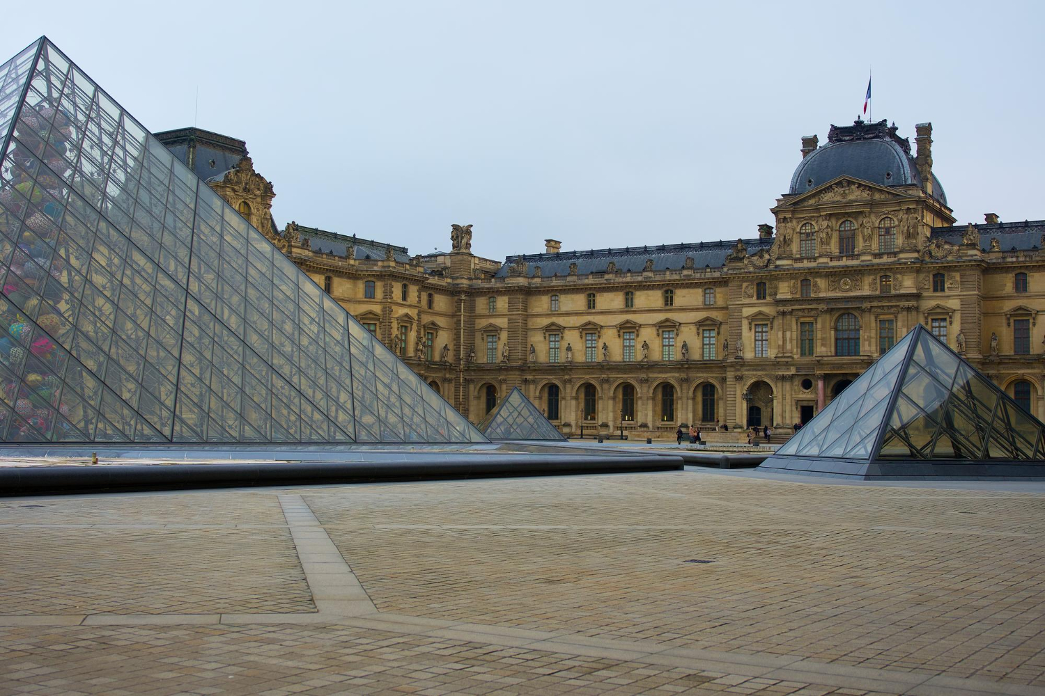 Le mode opératoire : scooters, nacelle et meuleuse d'angle