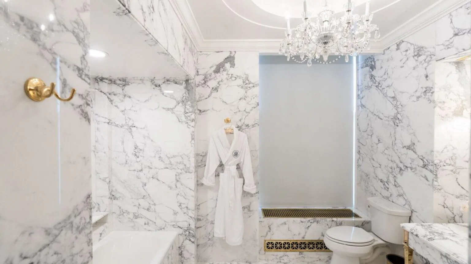 Le carrelage vert des années 40, jugé de mauvais goût