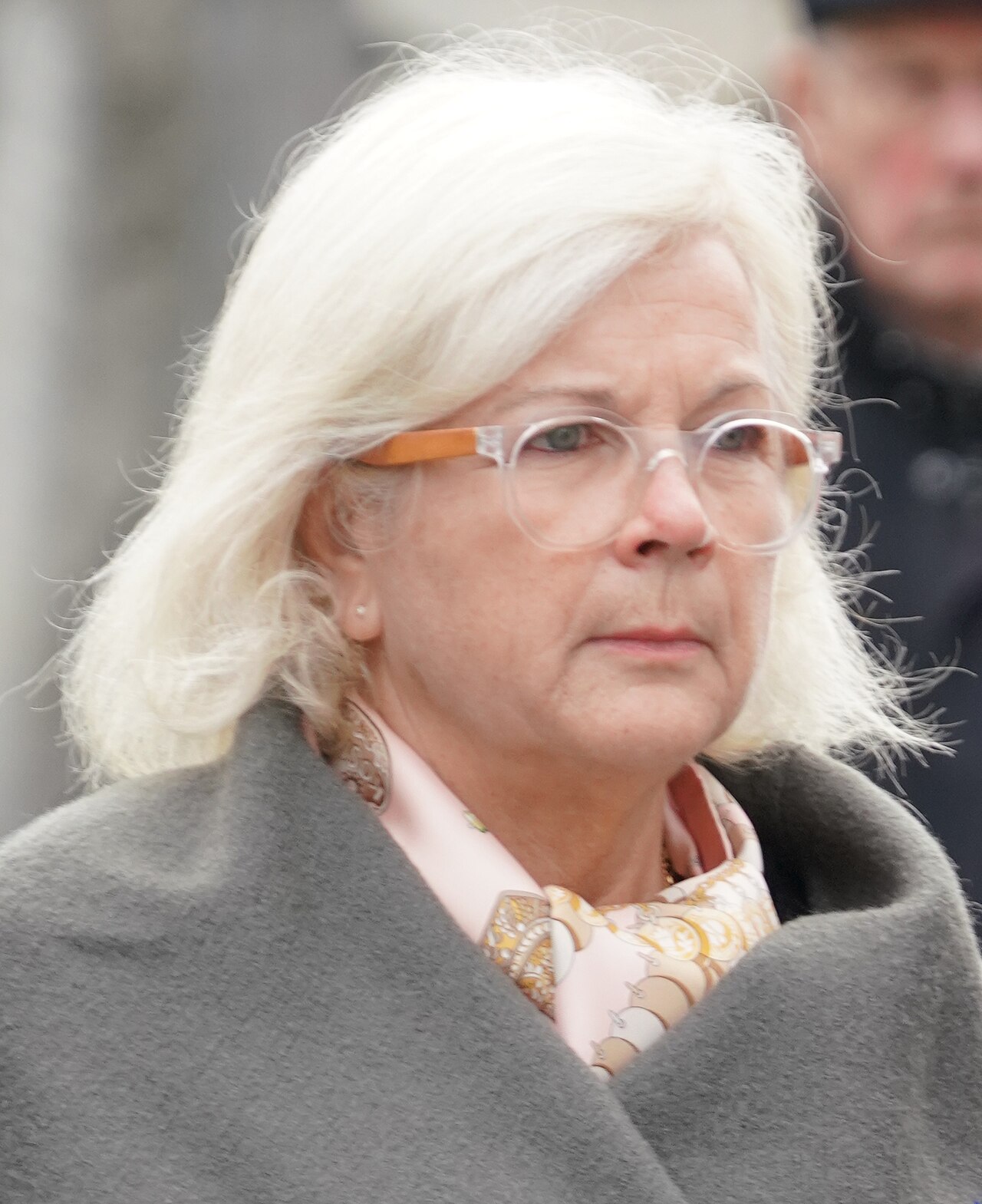 Le gouvernement fait bloc derrière son général