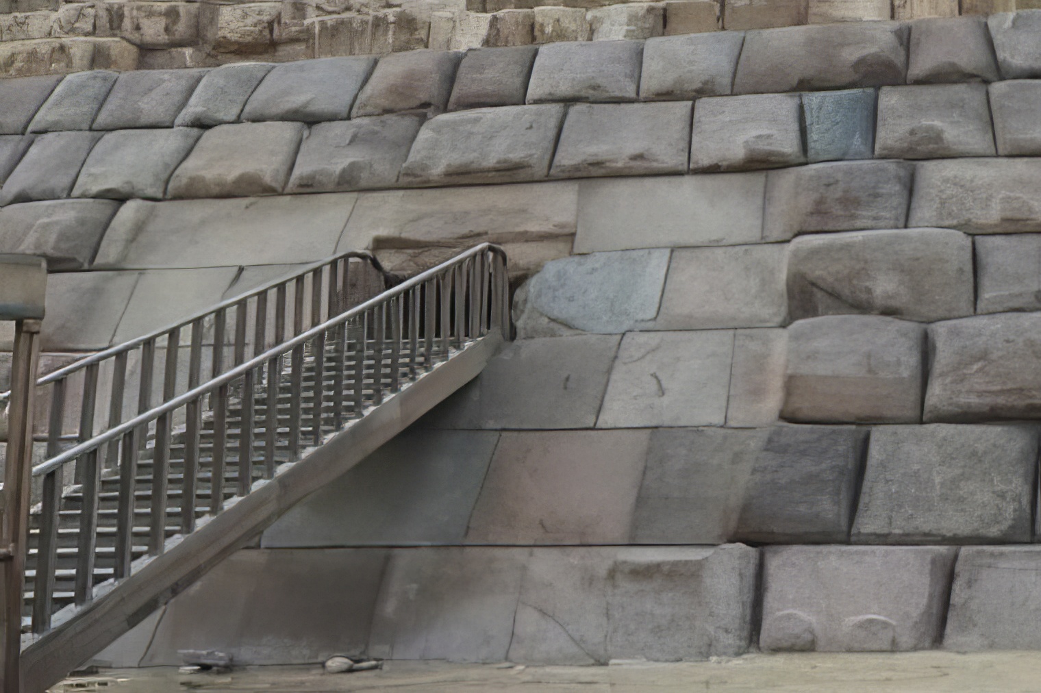 L'indice : une zone de granit étrangement polie