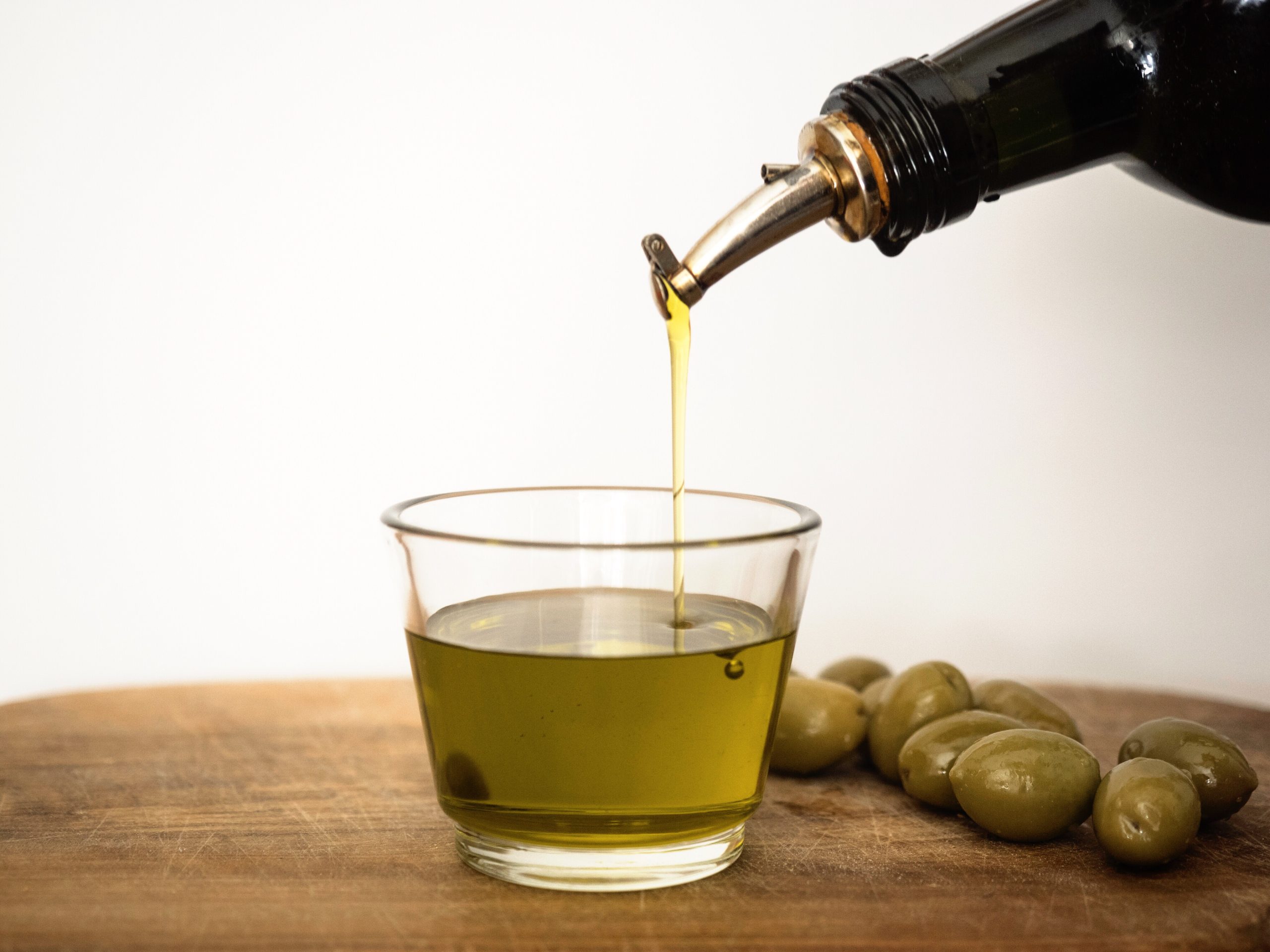 Une femme a pris un shot d’huile d’olive chaque jour pendant une semaine : raconte ce qui est arrivé à son corps