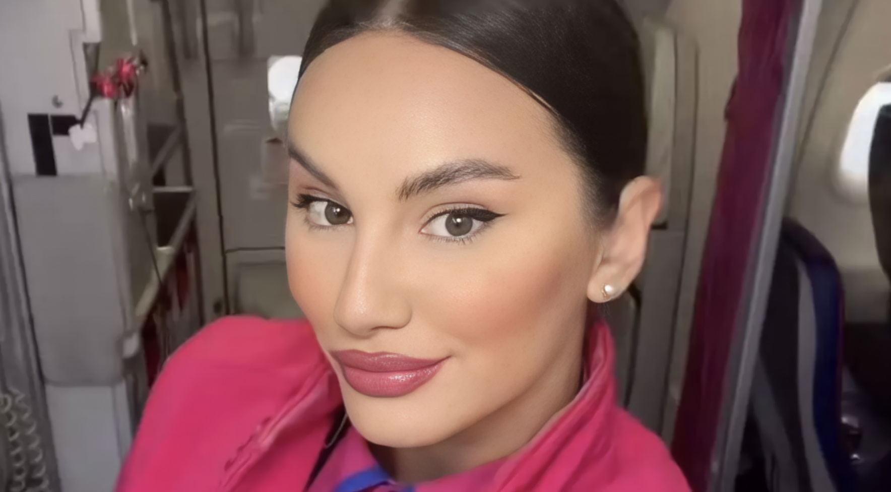 Pourquoi le simple « bonjour » de l&#039;hôtesse de l&#039;air cache en réalité un test secret