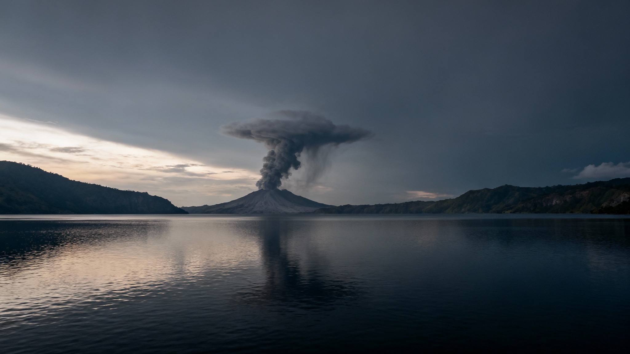 Le supervolcan qui devait nous anéantir : comment de minuscules éclats de verre réécrivent notre histoire