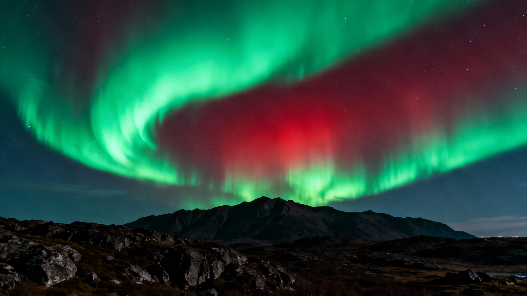 Tempêtes solaires : Une alerte majeure pour des aurores spectaculaires et des perturbations de communication