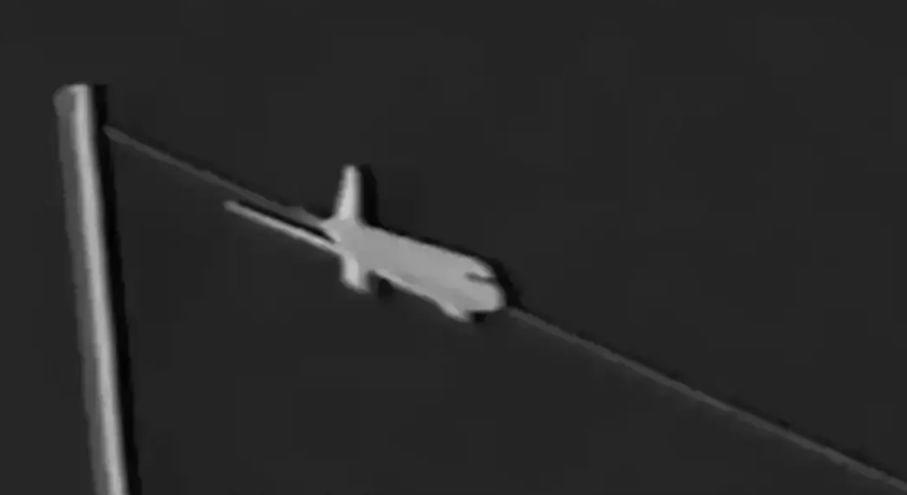 Un pilote laisse ses enfants piloter l&#039;avion : les derniers mots avant le crash qui a tué 75 personnes