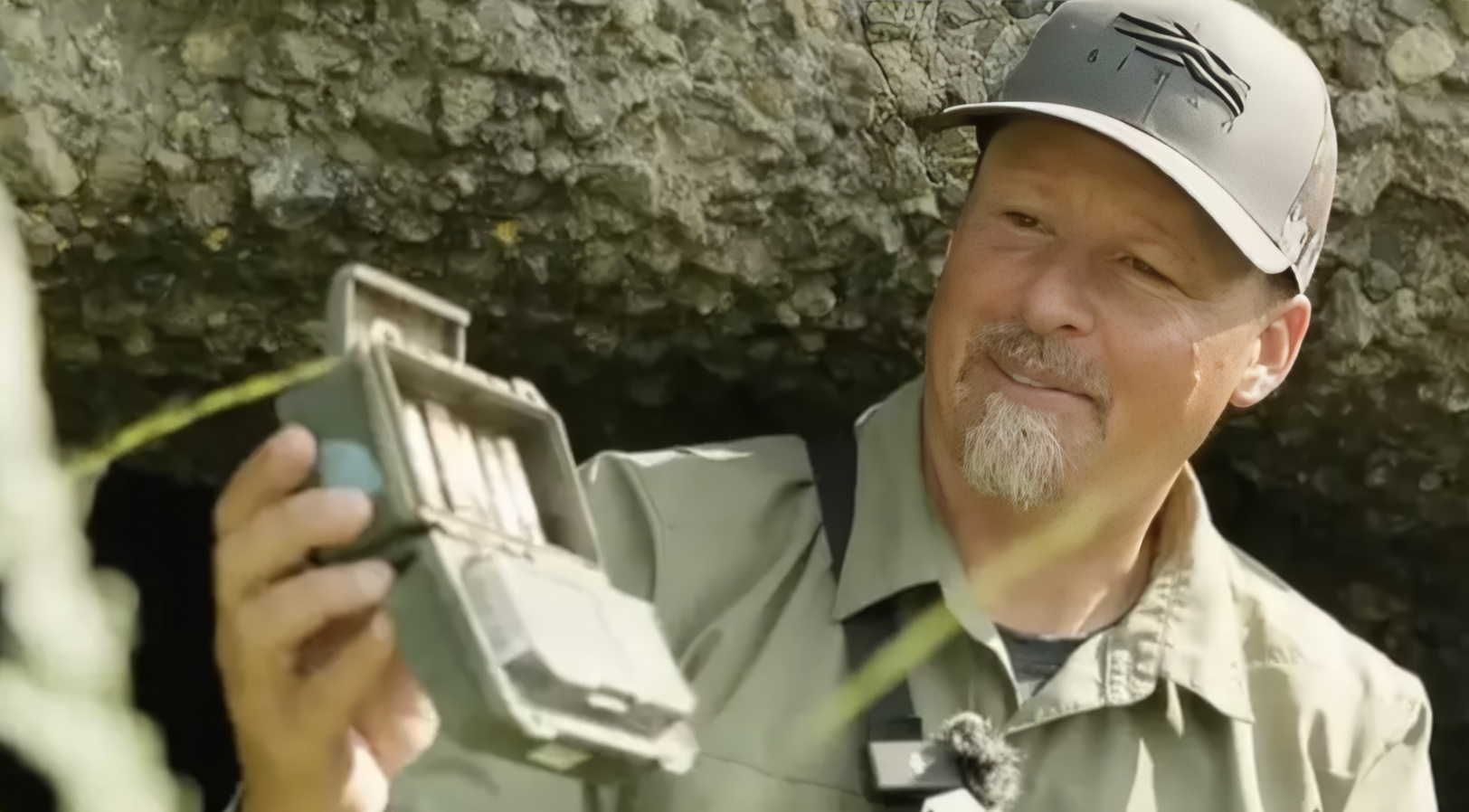 Un homme laisse une caméra dans une grotte pendant 10 ans : sa découverte est incroyable