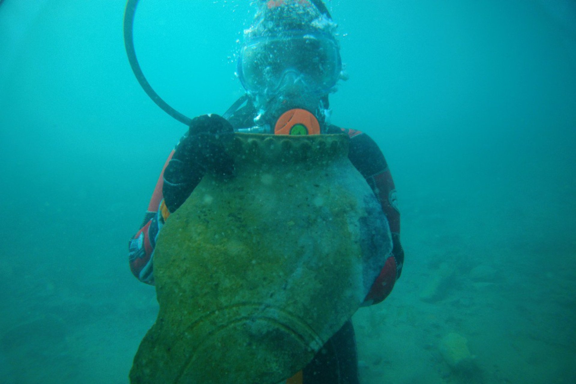 Une incroyable cité perdue découverte sous un lac au Kirghizistan