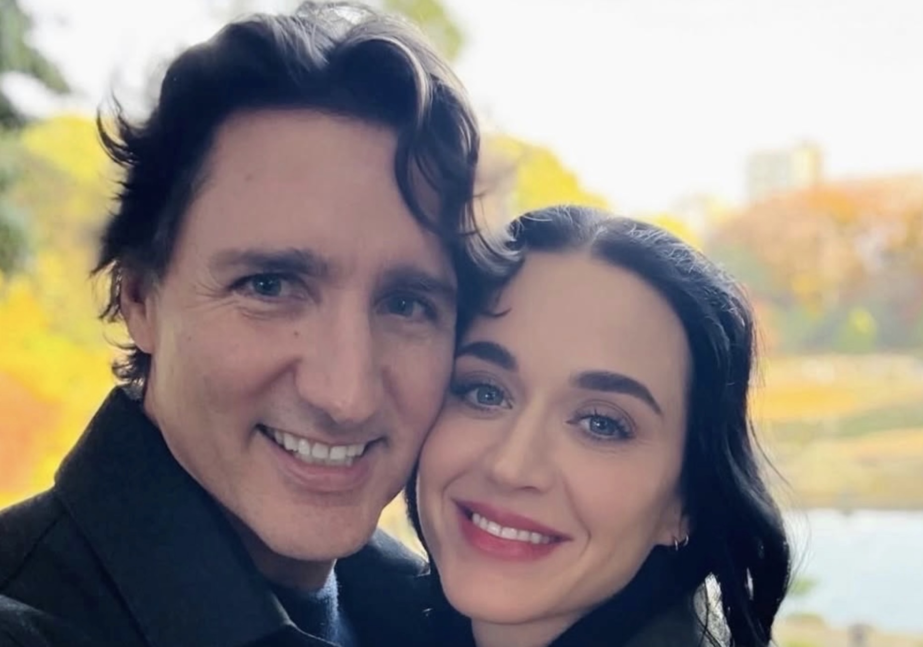 Un ancien premier ministre et une diva de la pop officialisent leur idylle à tokyo