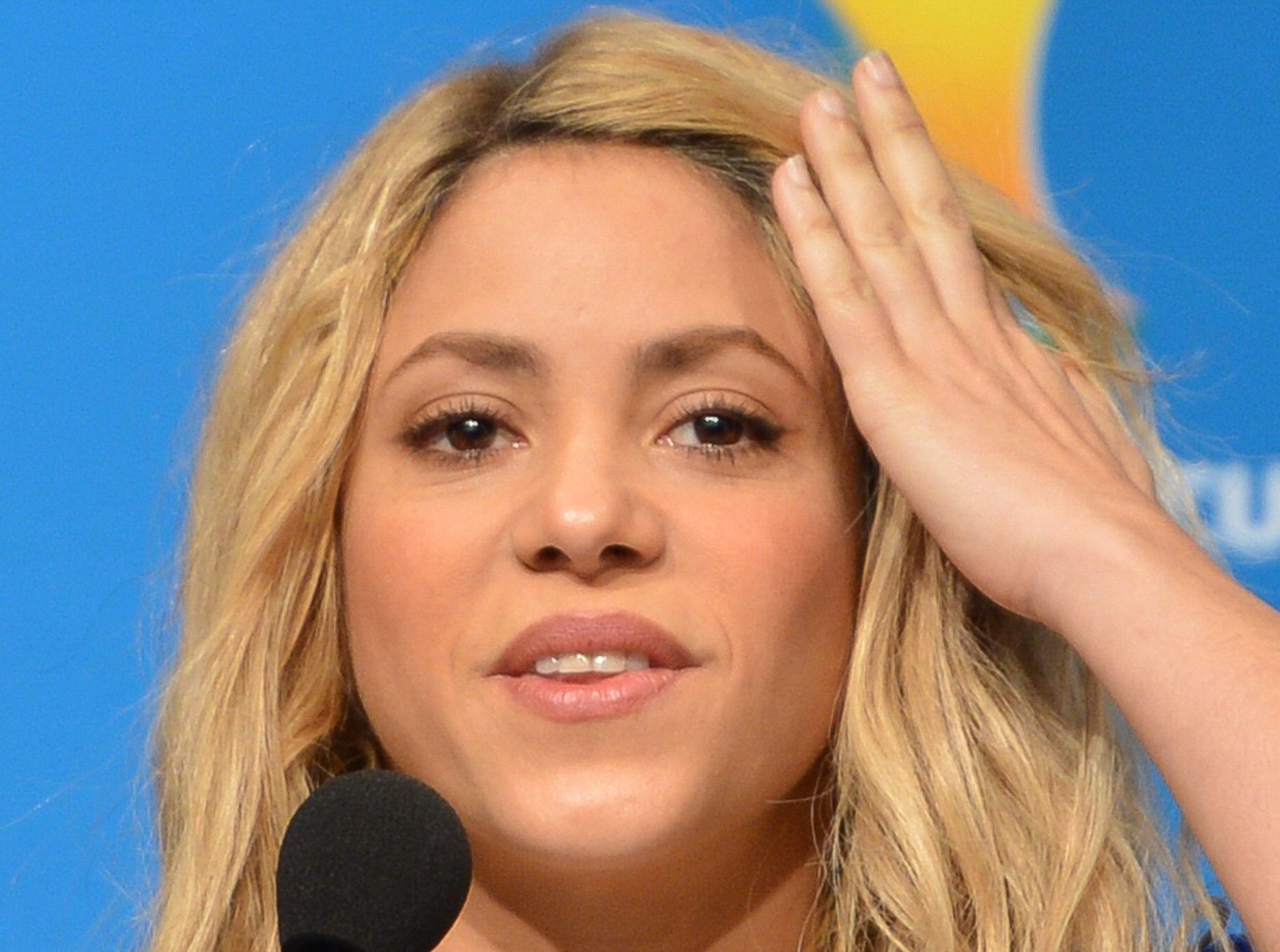 À 48 ans, Shakira éblouit la scène mondiale dans une robe qui défie les lois de la gravité