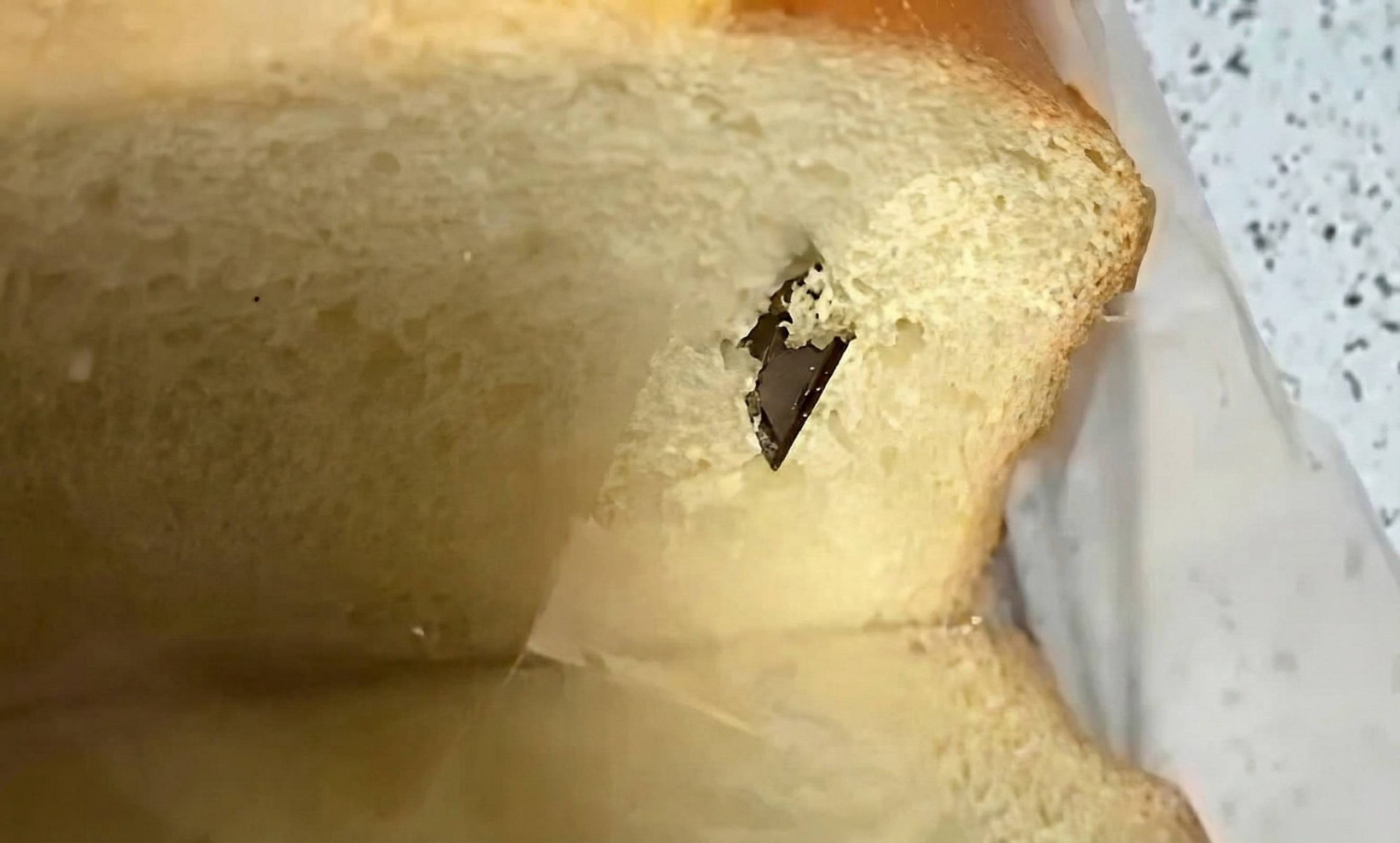 Une femme arrêtée pour avoir dissimulé des lames de rasoir dans du pain dans un supermarché