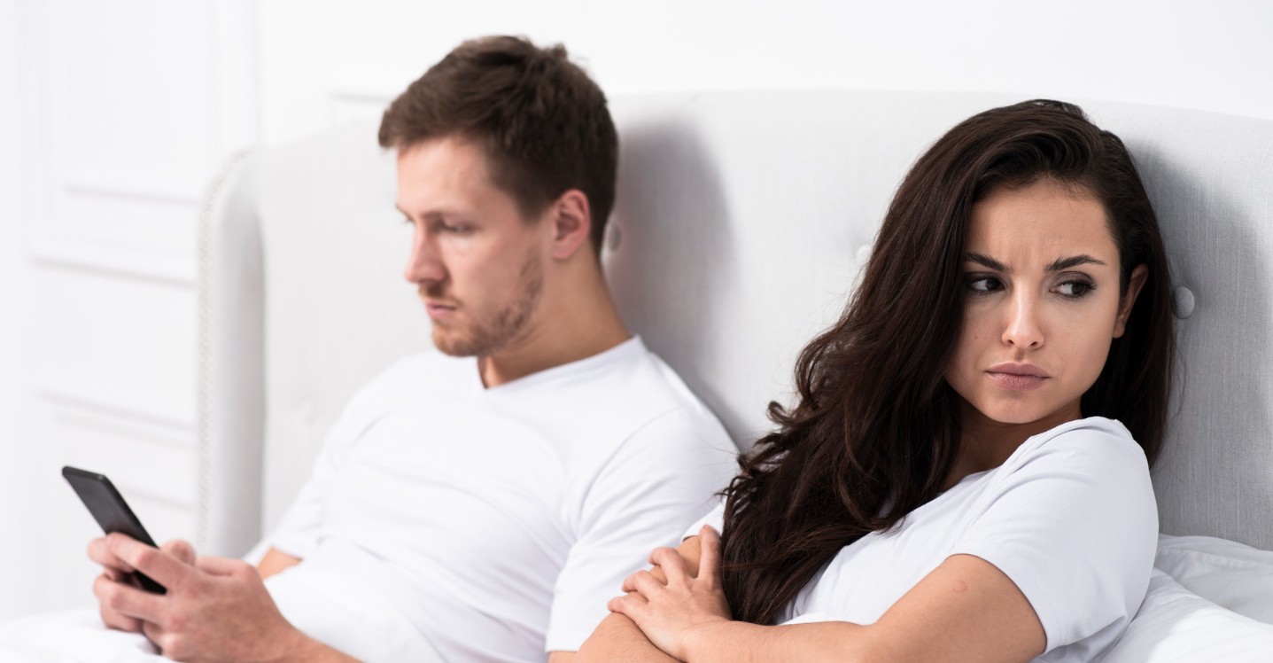 Des détectives privés dévoilent 5 signes révélateurs d’infidélité