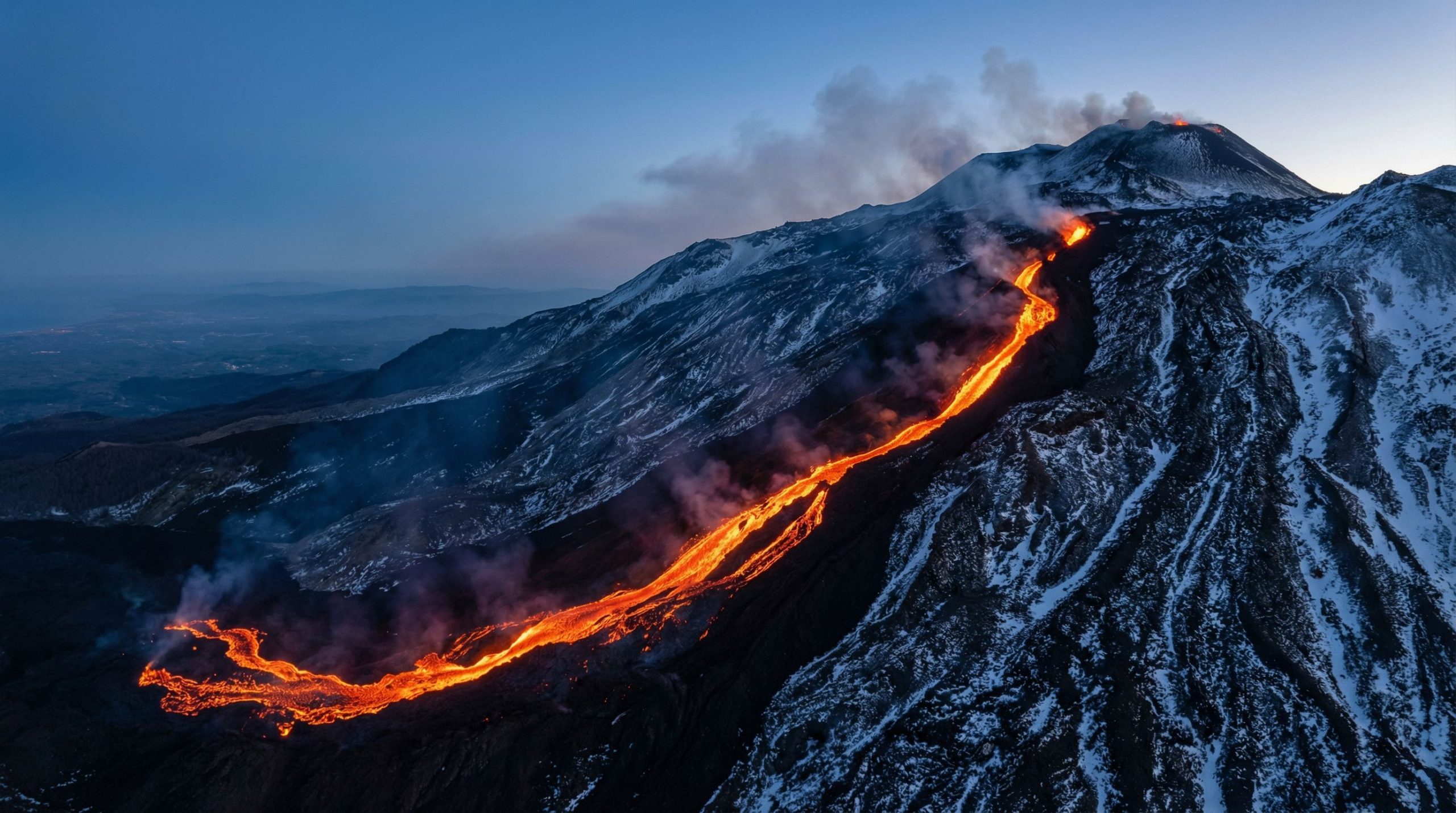Alerte volcan : L’Etna se réveille brutalement en ce début 2026 avec une éruption latérale inquiétante