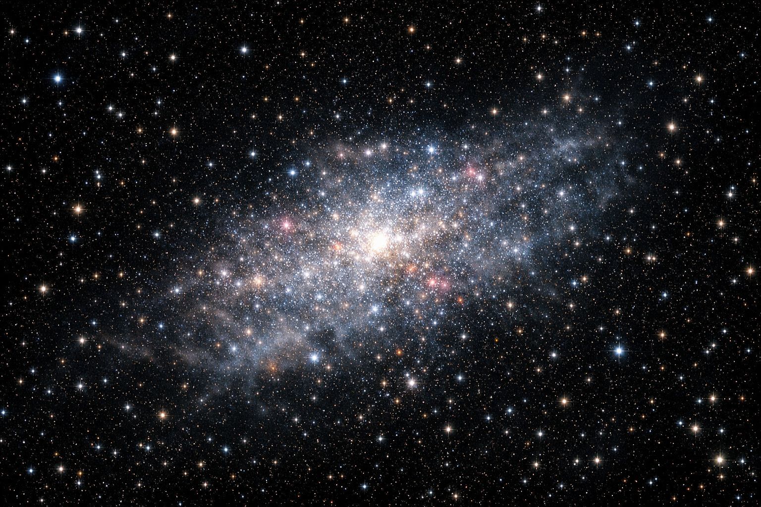 Le télescope Webb remonte la piste de la poussière cosmique : des planètes bien plus tôt que prévu ?