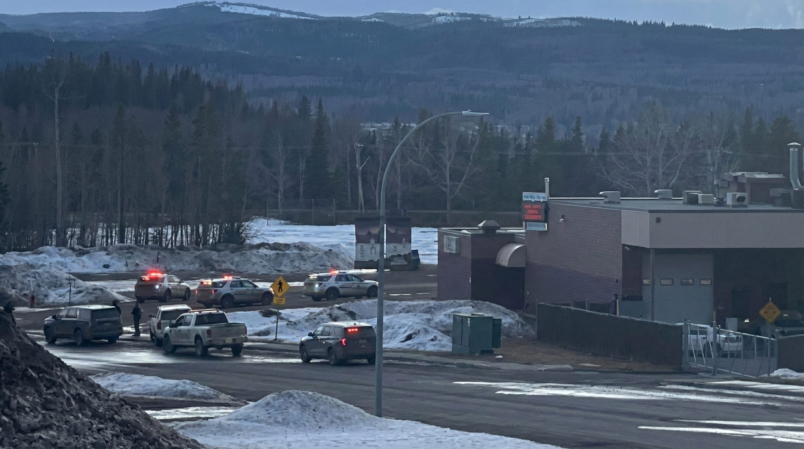 Fusillade au Canada : 9 morts dans une attaque visant une école et une maison