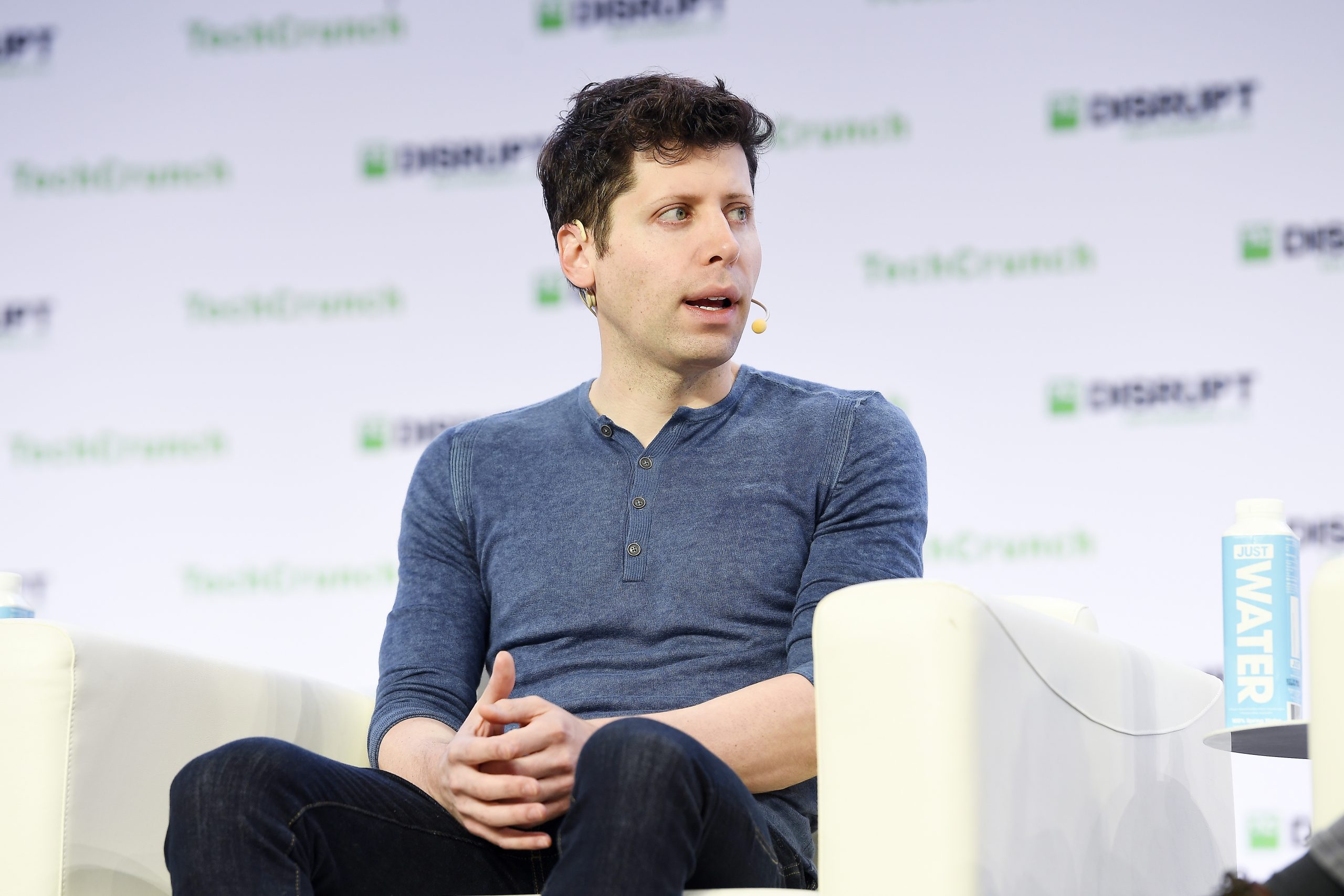 Former une IA équivaut à 20 ans de nourriture humaine, selon Sam Altman