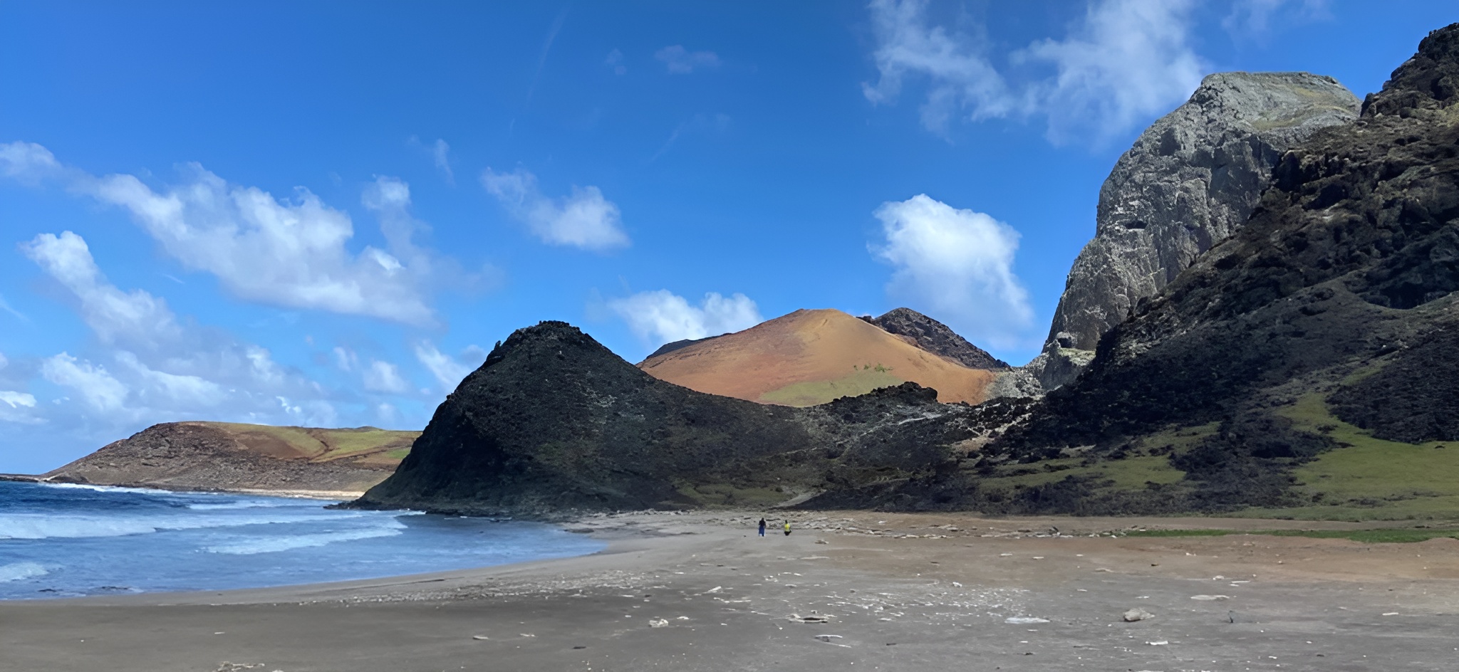 Les tortues marines pondent désormais dans des roches de plastique d’une île volcanique isolée