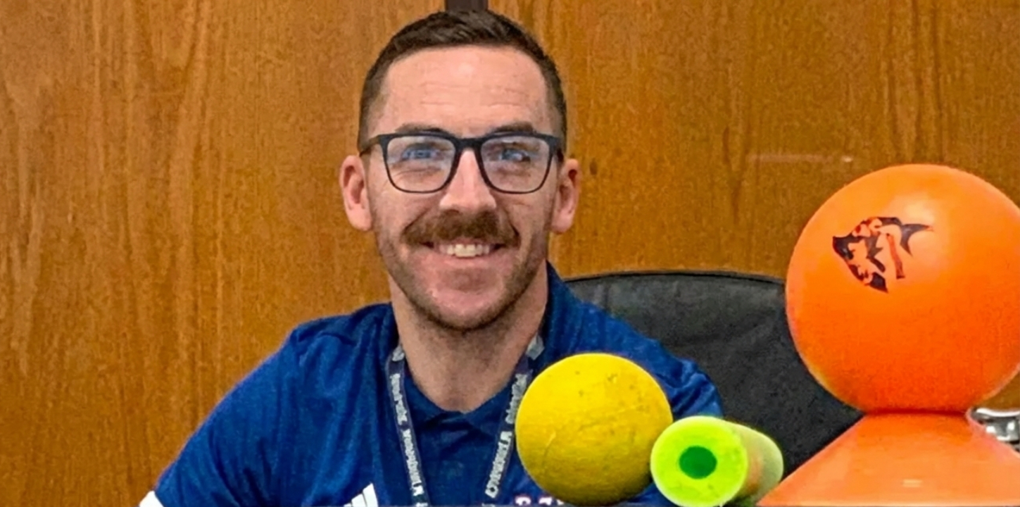 Licenciement après deux mots sur Facebook à propos d’ICE : cet enseignant raconte son calvaire