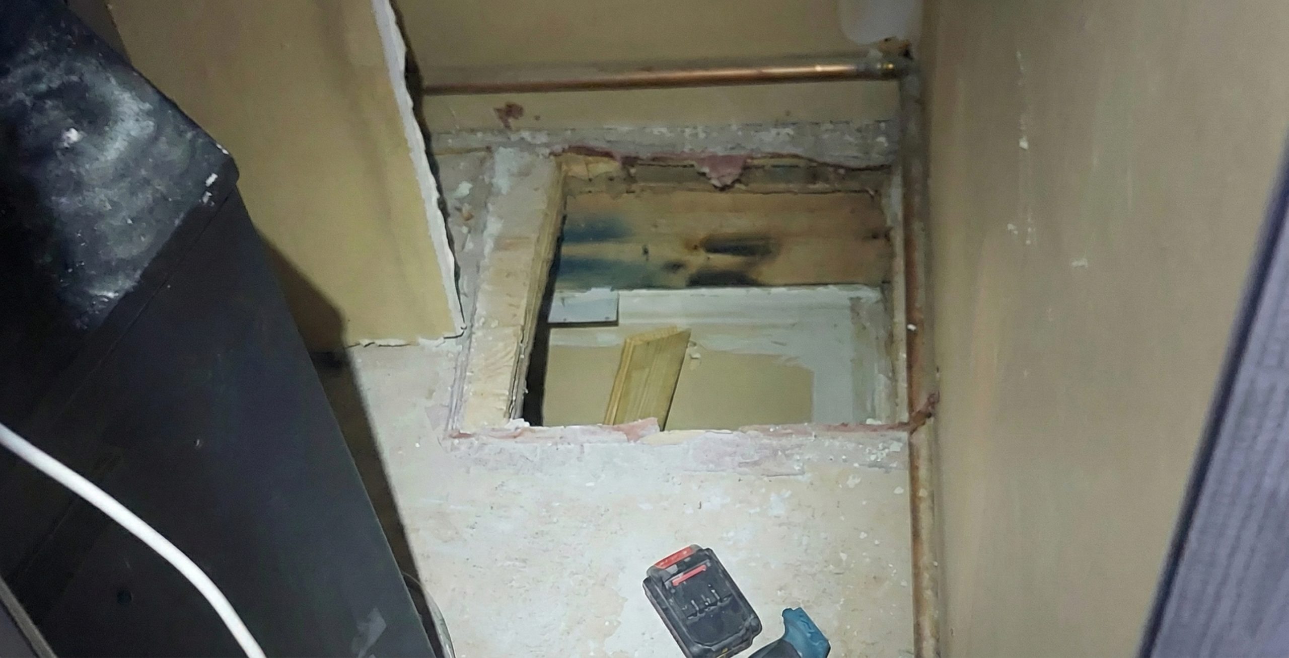 Une affaire étrange au Canada : un homme condamné après avoir creusé un tunnel vers l’appartement de sa voisine