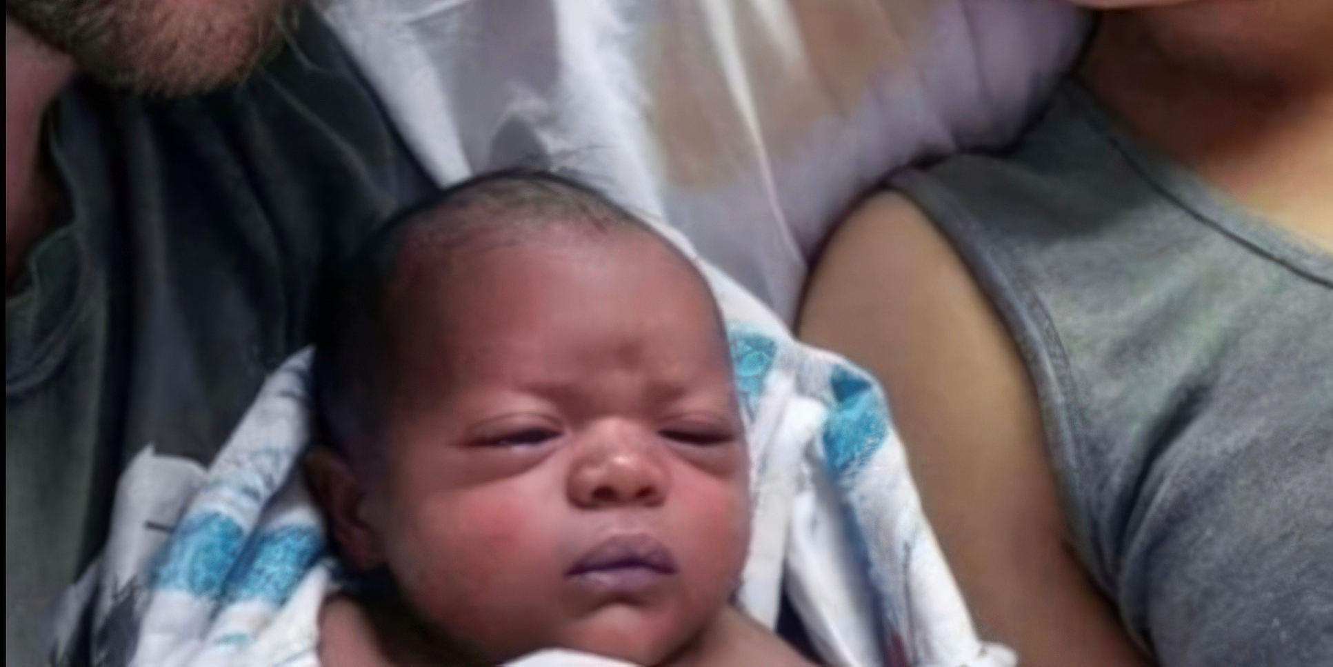 Une mère blanche affirme que son bébé est noir en raison de ses ancêtres