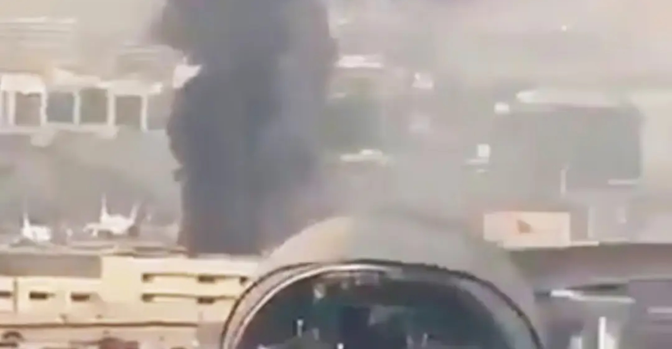 Frappes à Dubaï : l’aéroport et des hôtels visés, tous les vols annulés