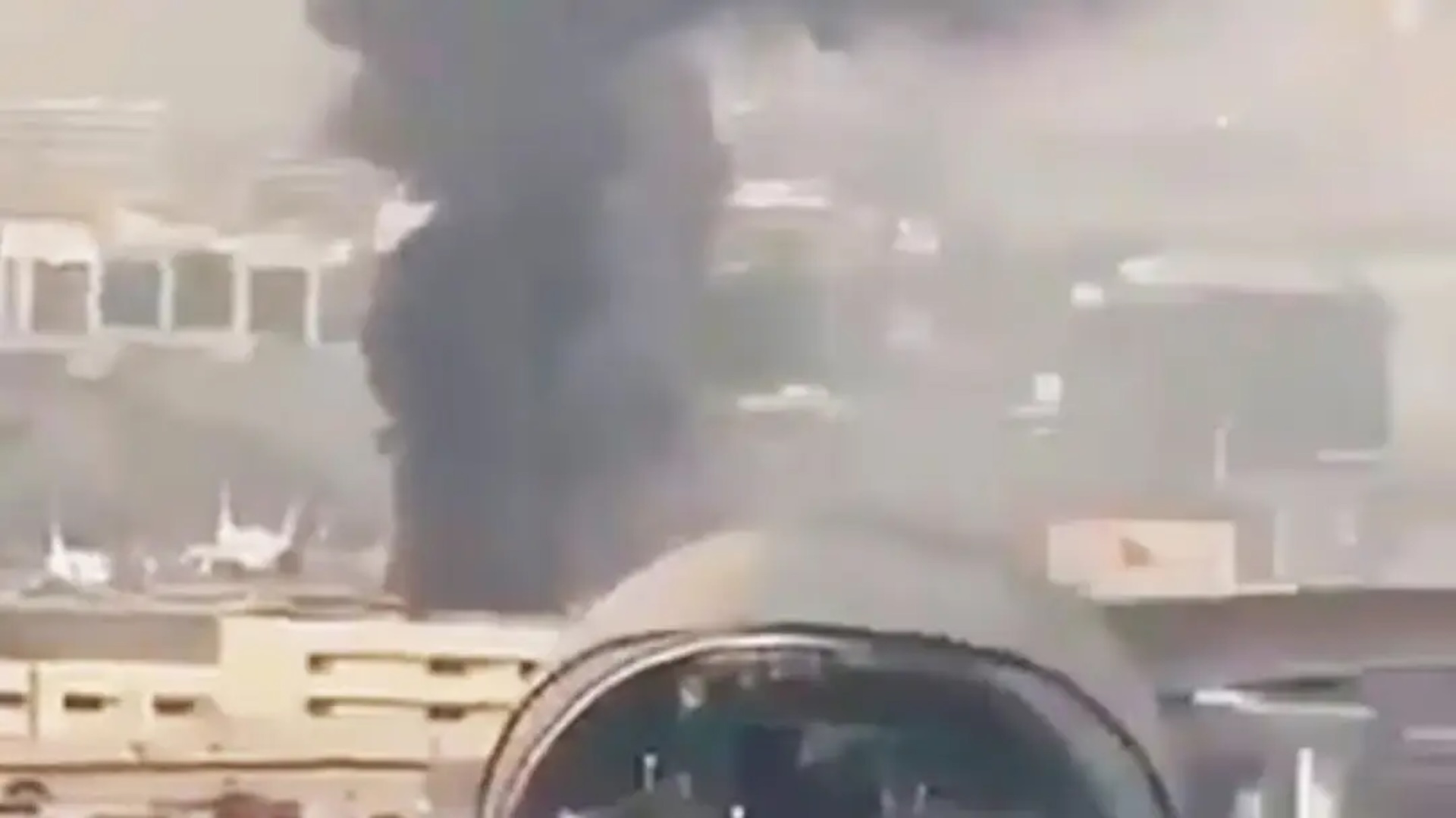 Dubaï : vols annulés et alerte maximale après des frappes aériennes