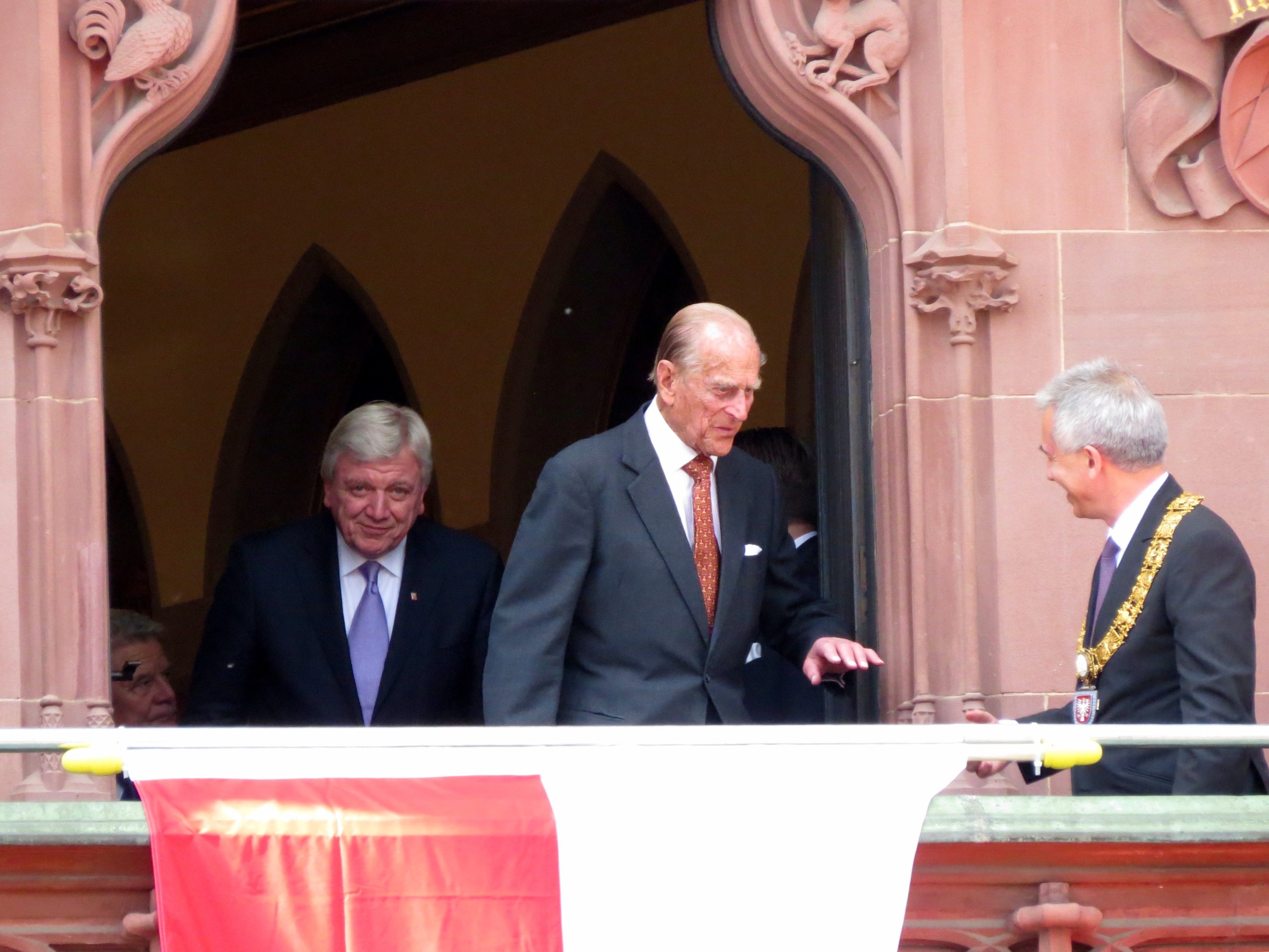 25.Jun.2015 Queen Elizabeth II. and Prince Philip's visit to Frankfurt (19155950731).jpg