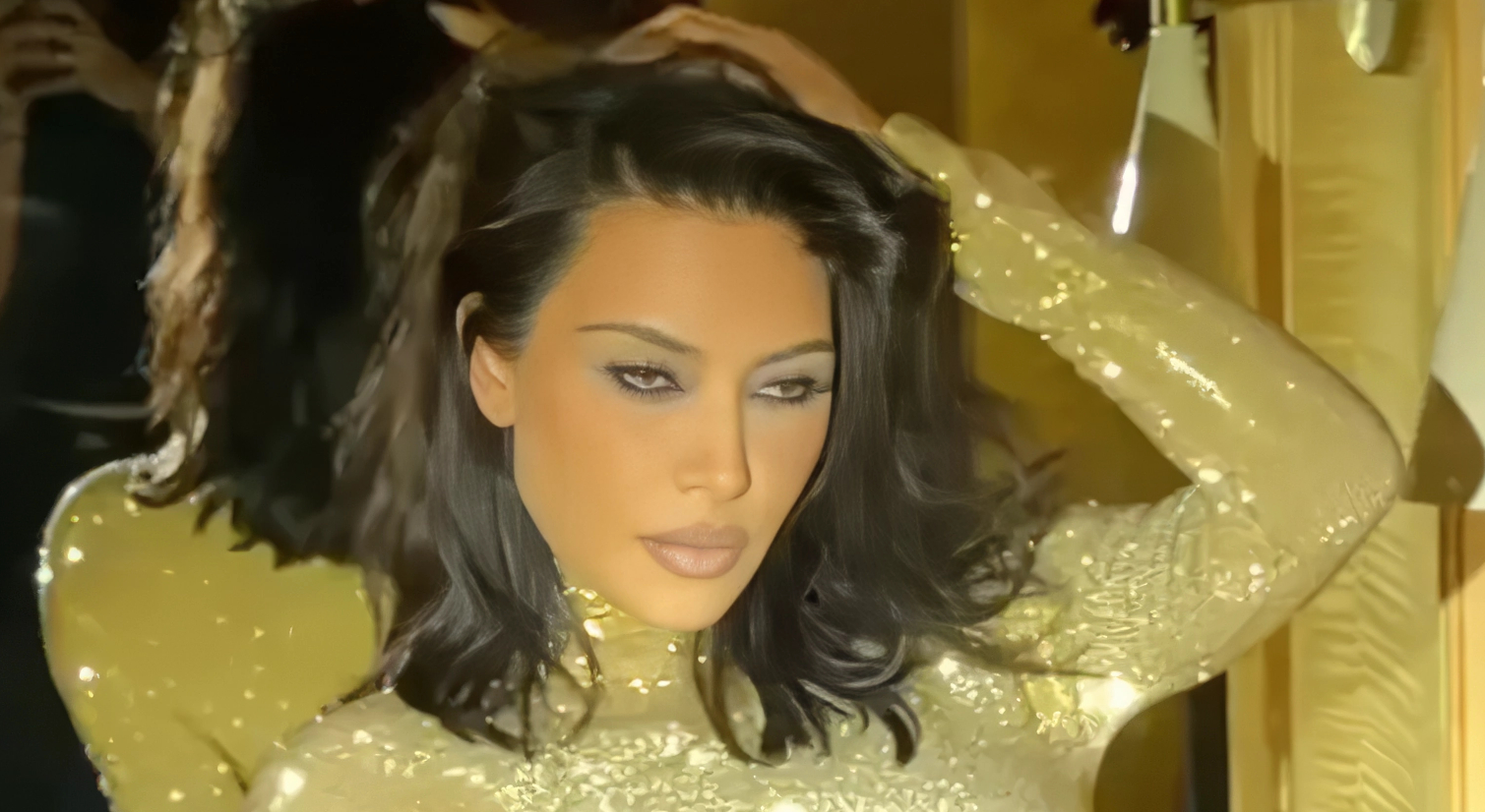 Le nouveau look méconnaissable de Kim Kardashian suscite une réaction taquine de Lewis Hamilton