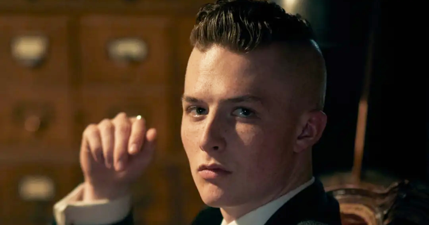 L’absence de Finn Shelby dans le film Peaky Blinders expliquée par l’acteur