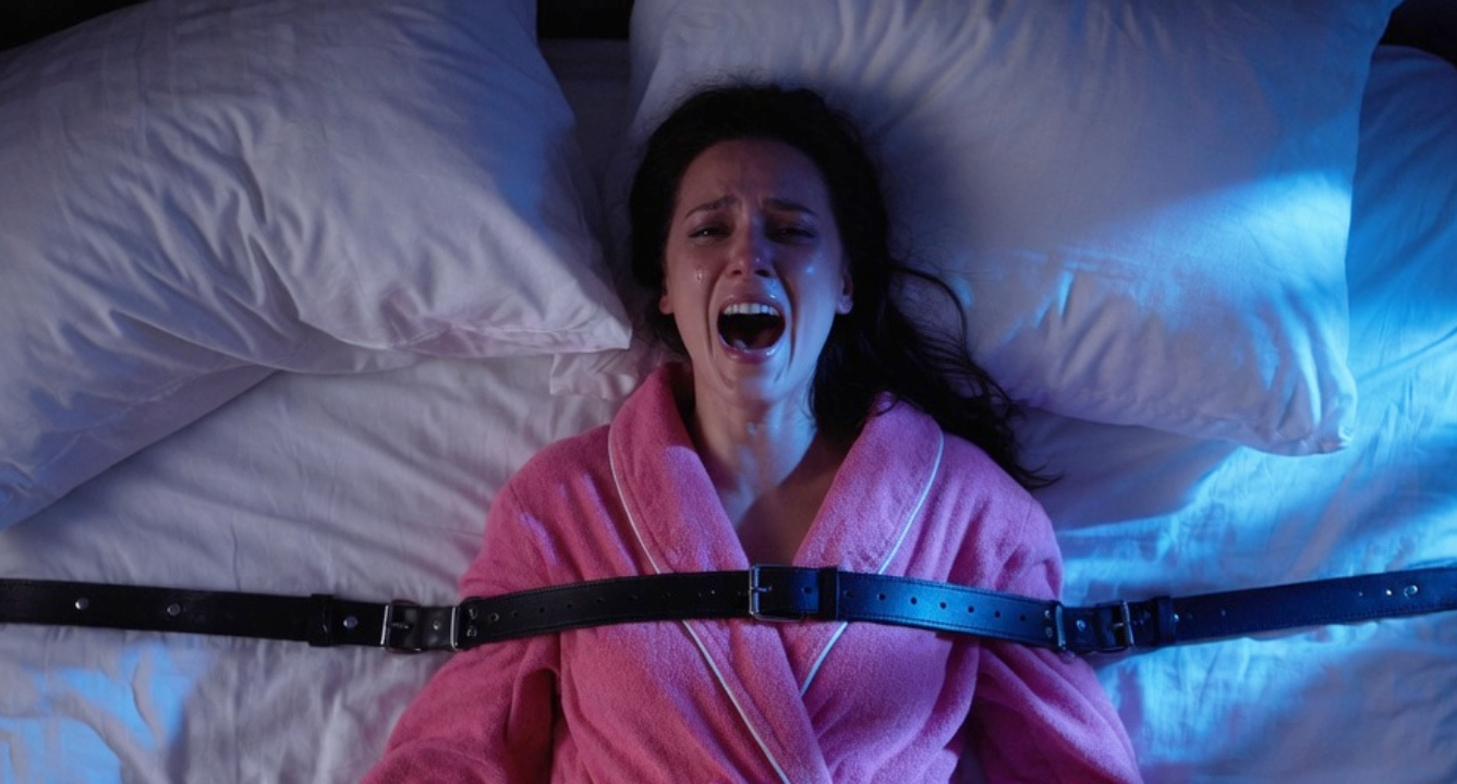 La paralysie du sommeil expliquée : pourquoi le corps se fige alors que l’esprit se réveille