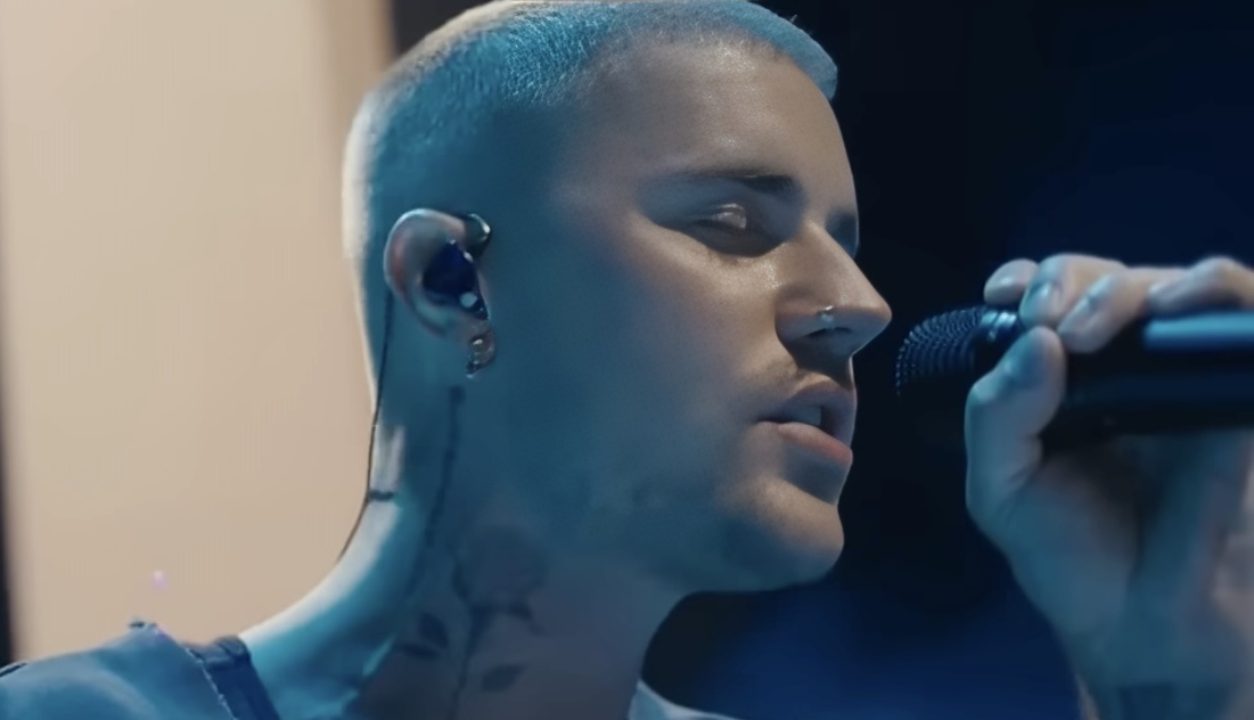 Les fans de Justin Bieber tentent d’expliquer pourquoi il a diffusé des vidéos YouTube à Coachella