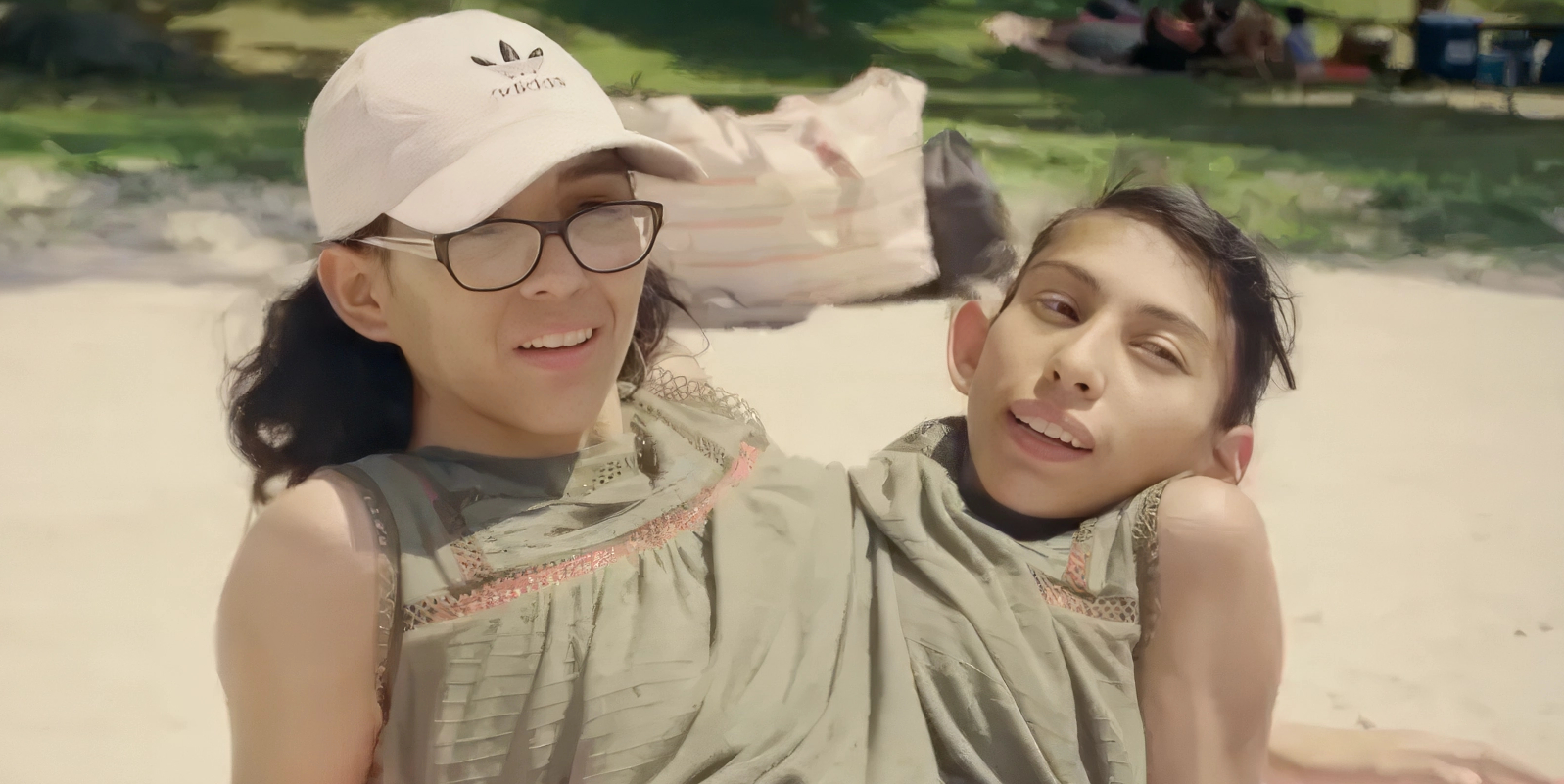 Une jumelle siamoise révèle ce qui se passe lorsque sa sœur a des relations avec son mari