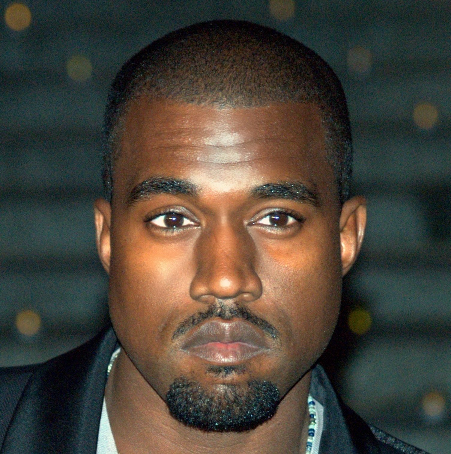 Kanye West au Wireless Festival : un retour controversé qui suscite des appels au bannissement