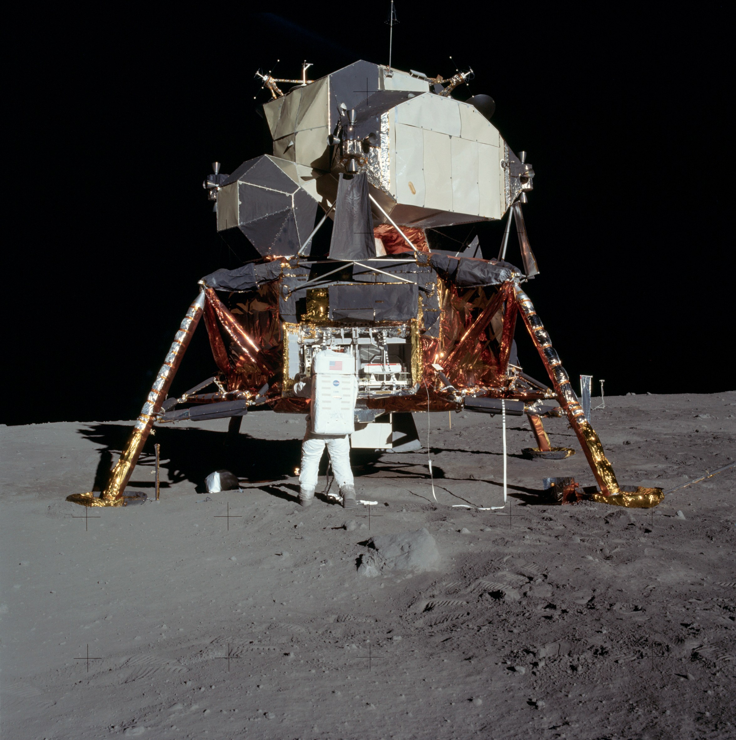 Apollo 11 Lunar Lander - 5927 NASA.jpg
