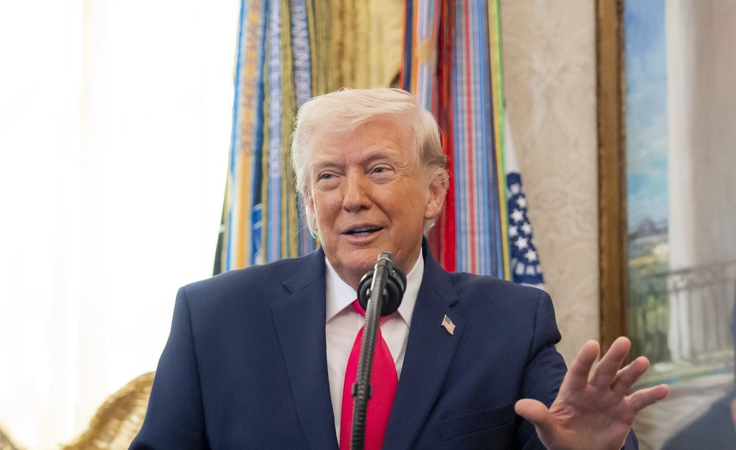 Trump lance un ultimatum de 24 heures à l’Iran et menace d’utiliser « les armes les plus puissantes jamais conçues »