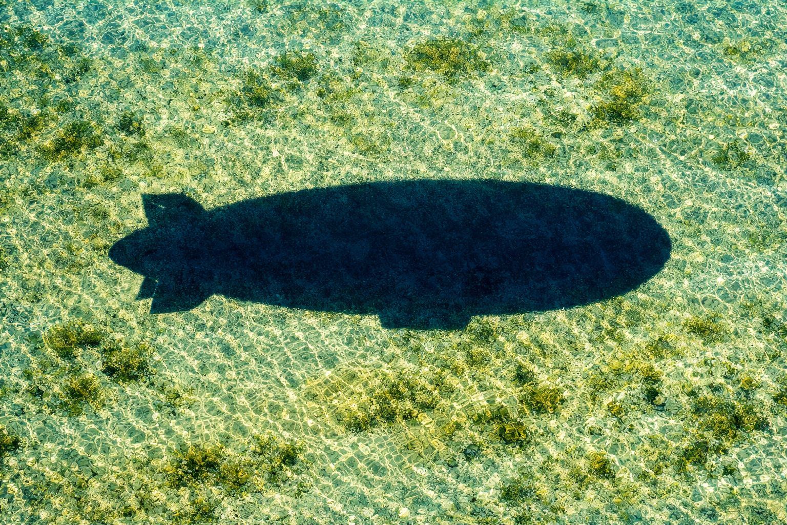 Un dirigeable de la marine s’est écrasé en ville : pourquoi tout l’équipage avait-il disparu ?