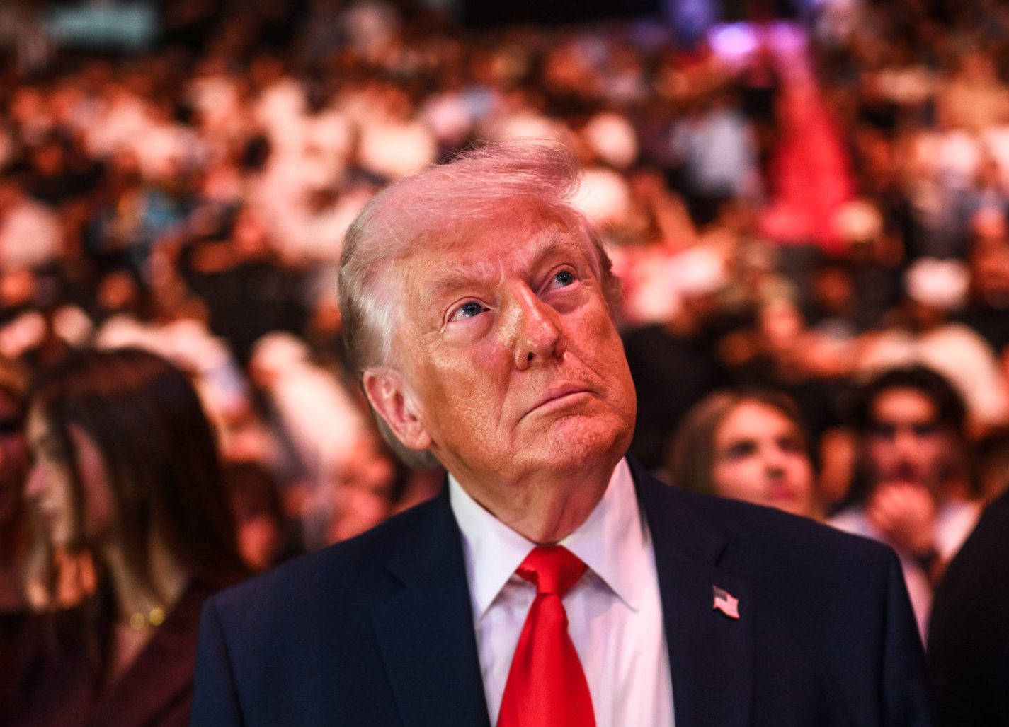 Donald Trump salue l’ouverture du détroit d’Ormuz par l’Iran mais maintient un blocus strict